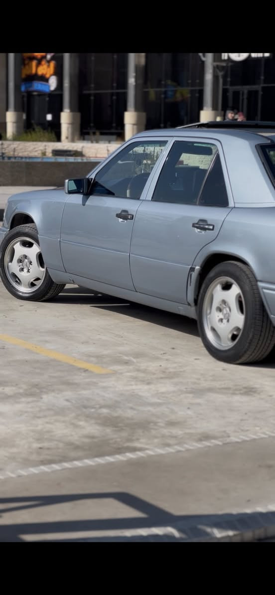 اللهم صلى وسلم وبارك على الحبيب المصطفى
مارسدس دب 88 محدثه 95 سياره فول للاخير بدون حادث صبغ عام بدون ضربه سياره جاهزه برغي مايعوزها تخم تاير صدر امامي خلفي كهربائيات كلها شغاله مابيها نقص برغي  محور بطه 2500 ديلكو المرغوب شلعتها بشرط بطناش  تحويل مباشر سنويه وهزه جدد 

مكاني موصل ناحيه القياره 

السعر 75 وبي مجال بسيط مراوس وفرق نقد يرهم عادي 

***********
