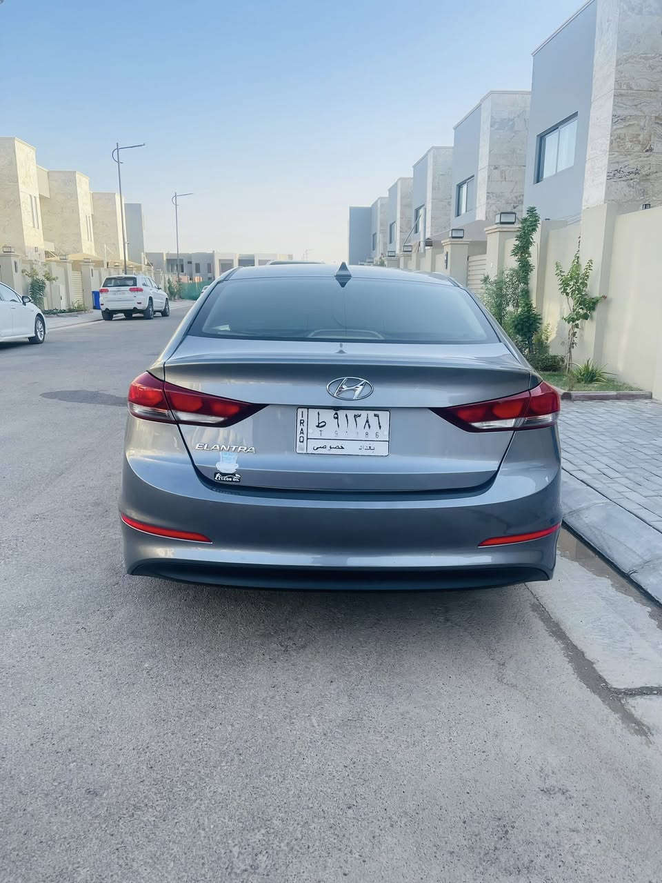 النترا 2018 ماشيه110ml حادث امريكا چاملغ خلفي ايمن وشويه من الباب تصليح حار وحادث داخل العراق جاملغ وشويه من باب  السائق بيها تعديلات بسيطه علبارد سياره نضيفه محرك 2000 دوش السعر 125$ وبيها مجال 
للاستفسار الاتصال على الرقم ***********
