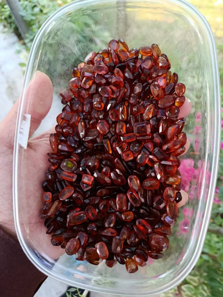جارنت افریقی مترش
للون احمر و برتقالی غرام ب الف و ٧٠٠ دینار
للون اسود غرام ب الف
للون اسود حجمە کبار 
توصیل لجمیع محافظات العراق سوران, أربيل


**إذا كنت صاحب هذا الإعلان وتريد حذفه لأي سبب، رجاءا أرسل رسالة إلى الدعم الفني**