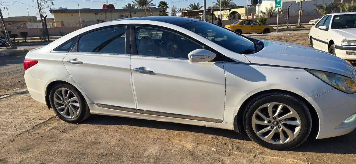 السلام عليكم
سوناتا 2011 فول واحد على واحد بنوراما  كشنات جلد وكهرباء السايق  تبريد قعطتين محرك 2400 دوش مري شفط موصفات السنويه ال2027 
السعر 125 وبيها مجال  
السياره ب اسمي وتحويل ثاني يوم
العنوان الديوانيه قضاء عفك ***********
***********
