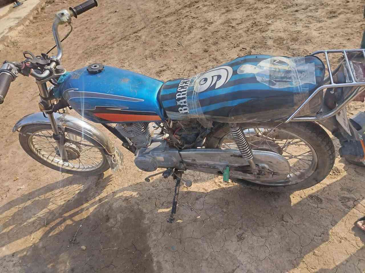 دراجه للبيع نامه 2015 وراق كامله ديالى ناحيت السلام العنبكيه عله طريق دله عباس اتصل وبيك خير وتدالل ***********
