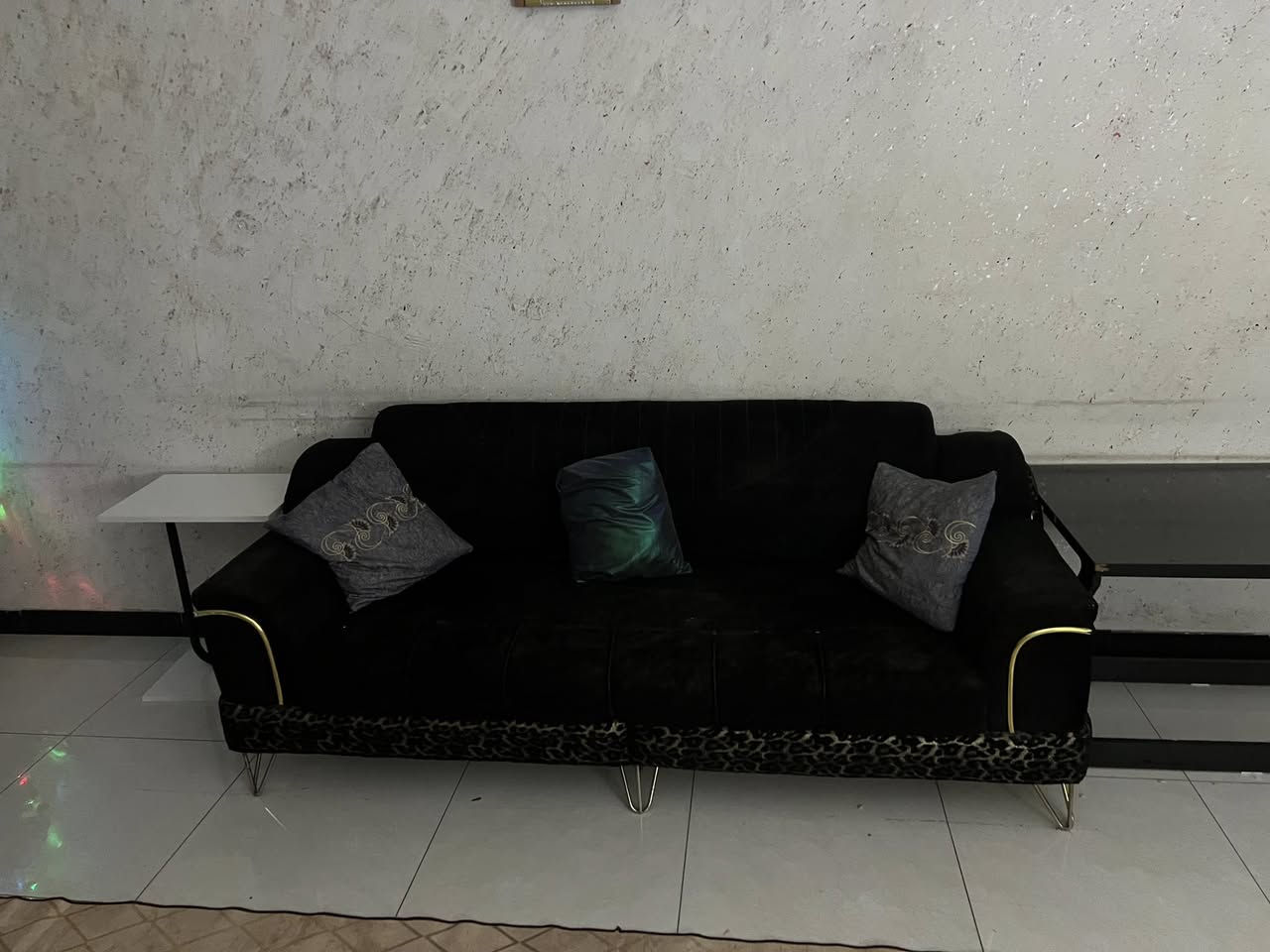 تخم مستعمل بسعر 150 الف مكاني منصور للتواصل ***********
