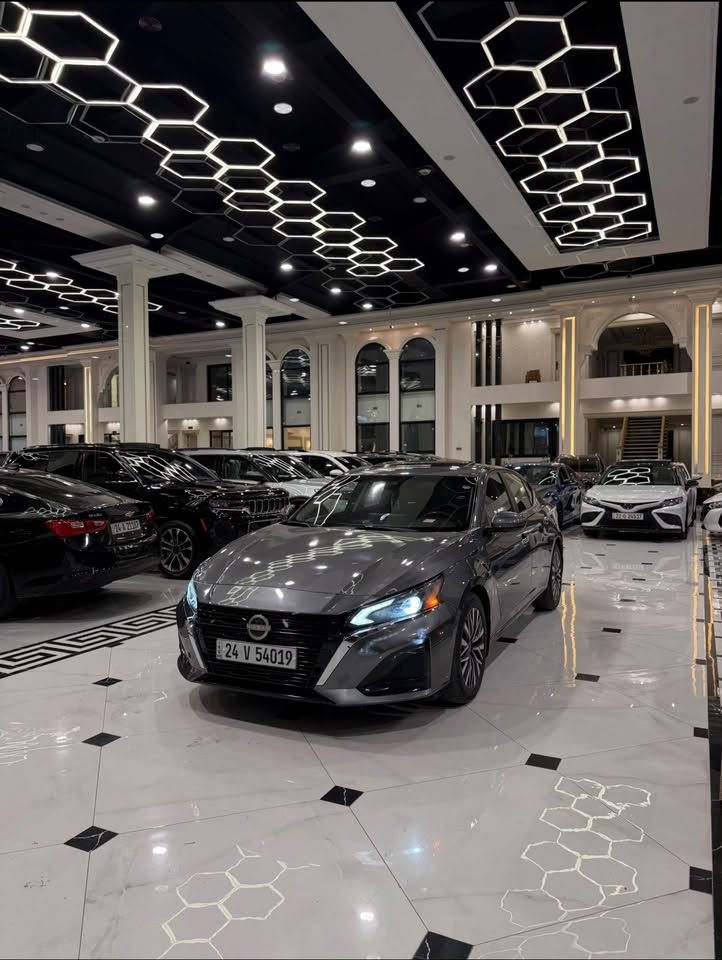السلام عليكم 
للبيع نيسان التيما نفطي 2023 SV اسبيشل 
موصفات فول فول عدا كشن جلد و خمس كاميرات 
محرك 2500
ماشي39 الف ميل 
صبغ بولند بدون دواخل و بدون ارباك شرط 
و بيها جاملغ كلير أمريكي و شبرين بدوسه 
بيها بقصه و فطر بل شاصي كلش صغير 
سياره بدون تعديل بارد شرط 
سياره بدون شخوط و رصعات و بقصات 
سياره مرقم دهوك ترقيم جديد 
سياره تحويل وكاله غرامات شرط 
ملاحظة صوار حادث موجوده في المنشور 

السعر 157 ورقه ومجال 
اي استفسار عن سيارة خاص مفتوح 
اخوكم ديار ابو عمر 
*********** واتساب فقط للتواصل 
***********
عنوان إربيل معارض السيارات
