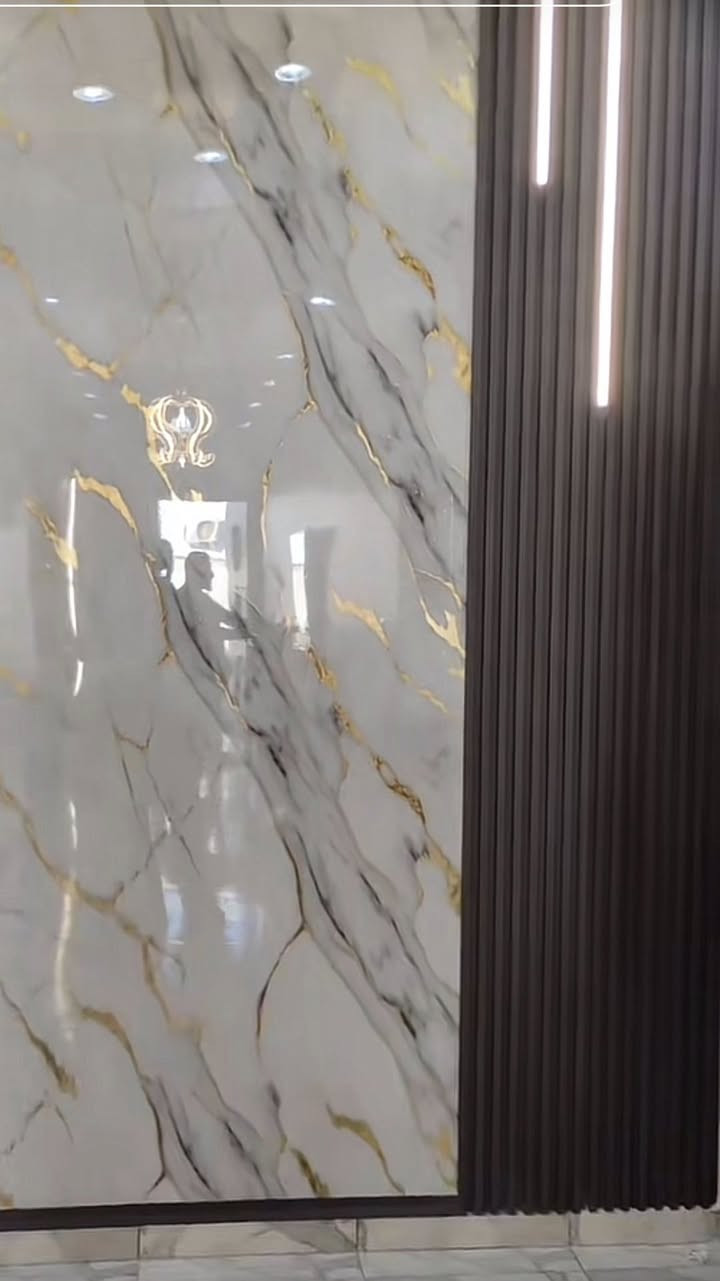 السلام عليكم يوجد صباغ متفرغ للعمل شغلي صبغ طلس مانع رطوبة ورق جدران بديل الخشب قطعي
***********
