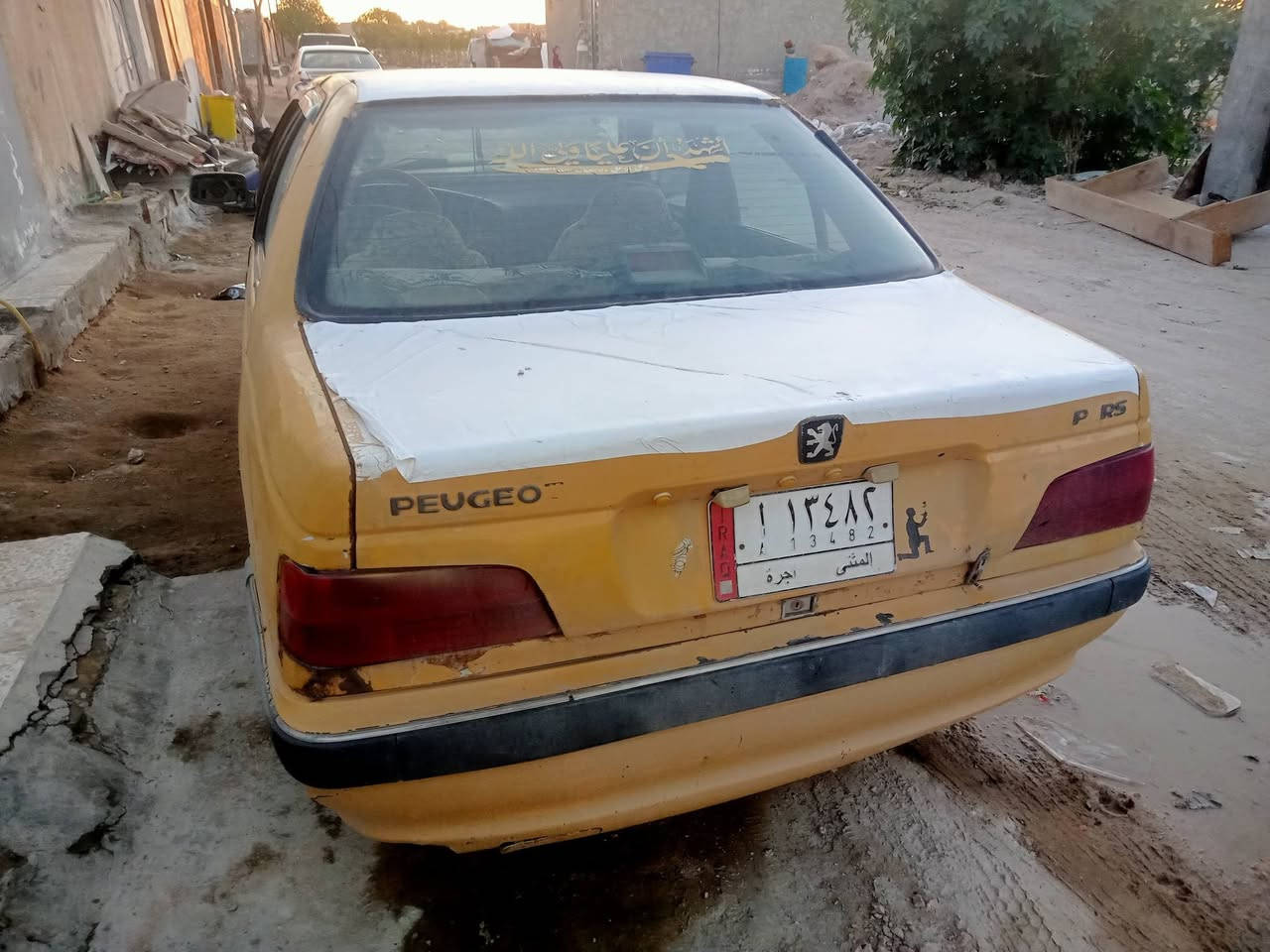 السلام عليكم بيجو باص للبيع موديل 11 سياره حلوه مكينه بيها بخار مكان النجف السعر 18 تحويل مكان النجف     ***********
