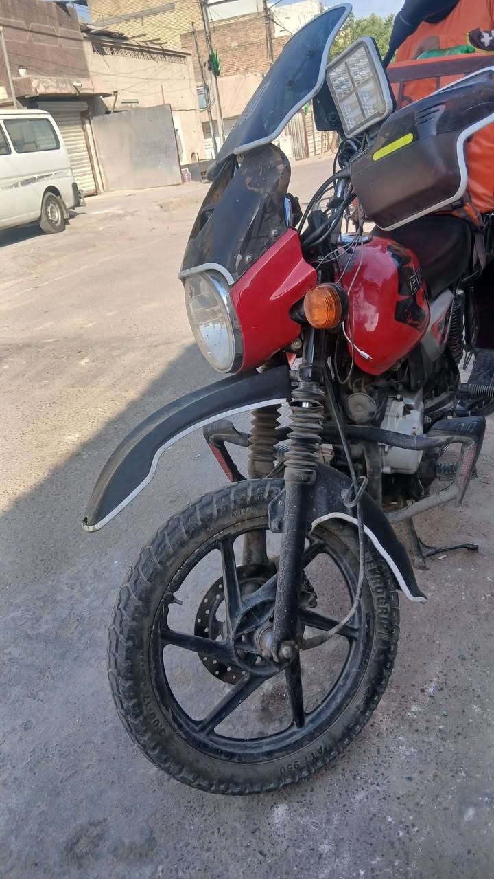 ه سلام عليكم شباب بوكسر رقم وسنويه والرقم بل سنويه نكليزي بس تروح تستلمه دراجه خير من ما بيه اي نقص كفاله فقد ملاحضات بصيطه جامه اماميه وغسل سعر الدراجه ملونين و300مكاني بغداد مدينه رقمي***********
