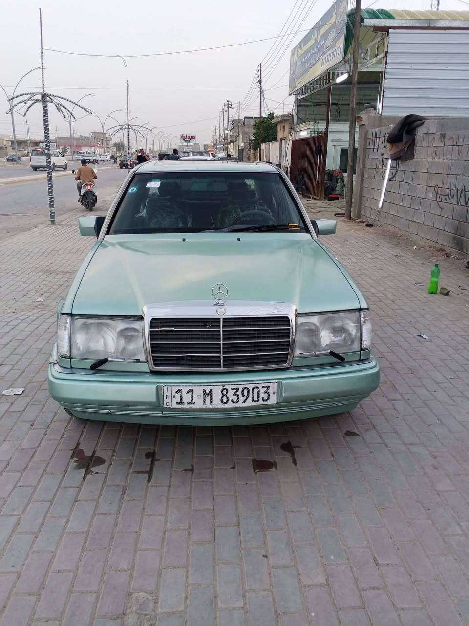 السلام عليكم مرسيدس دب 1992 البيع رقم بغداد باسمي كير و محرك وتبريد  خير من الله السياره خير من الله بس قاعدت دبا واحده مصلحة تصليح بصيط محرك ابلاد السعر 55 و بيهه مجال ***********
