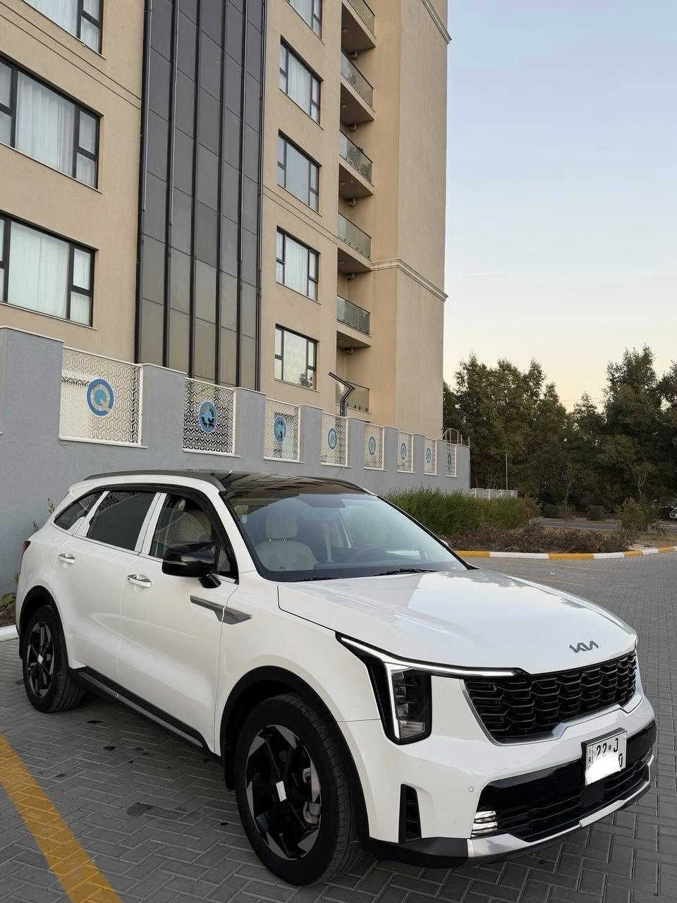 كيا سورنتو 2025  وكالة نيم رقم اربيل السيارة مكفولة كفالة عامة من الضربة والصبغ والبارد والشخوط ماشية (40 )الف 6 سلندر ⚫️  السيارة بانورما كشنات كهرباء بصمة ويل 19  داخل انارة لد متغير الالوان وكير ماوس وباقي المواصفات معروفة
 السعر  (328 ) 
رقمي ***********
