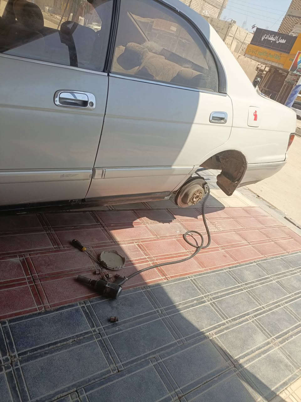 سلام عليكم  سيارة  بطه البيع موديل 92محرك ثنين ونص  رقمه بغداد  سيارة  جاهزه مكان  ذي قا ر  شطره سعره نتصل عله  هاذه رقم  *********** او *********** متواجد  يوميه  سيارة  خير  من الله  بس شغل وطلع وباقي تفاصيل نتصل وبيك خير  و تدلل
