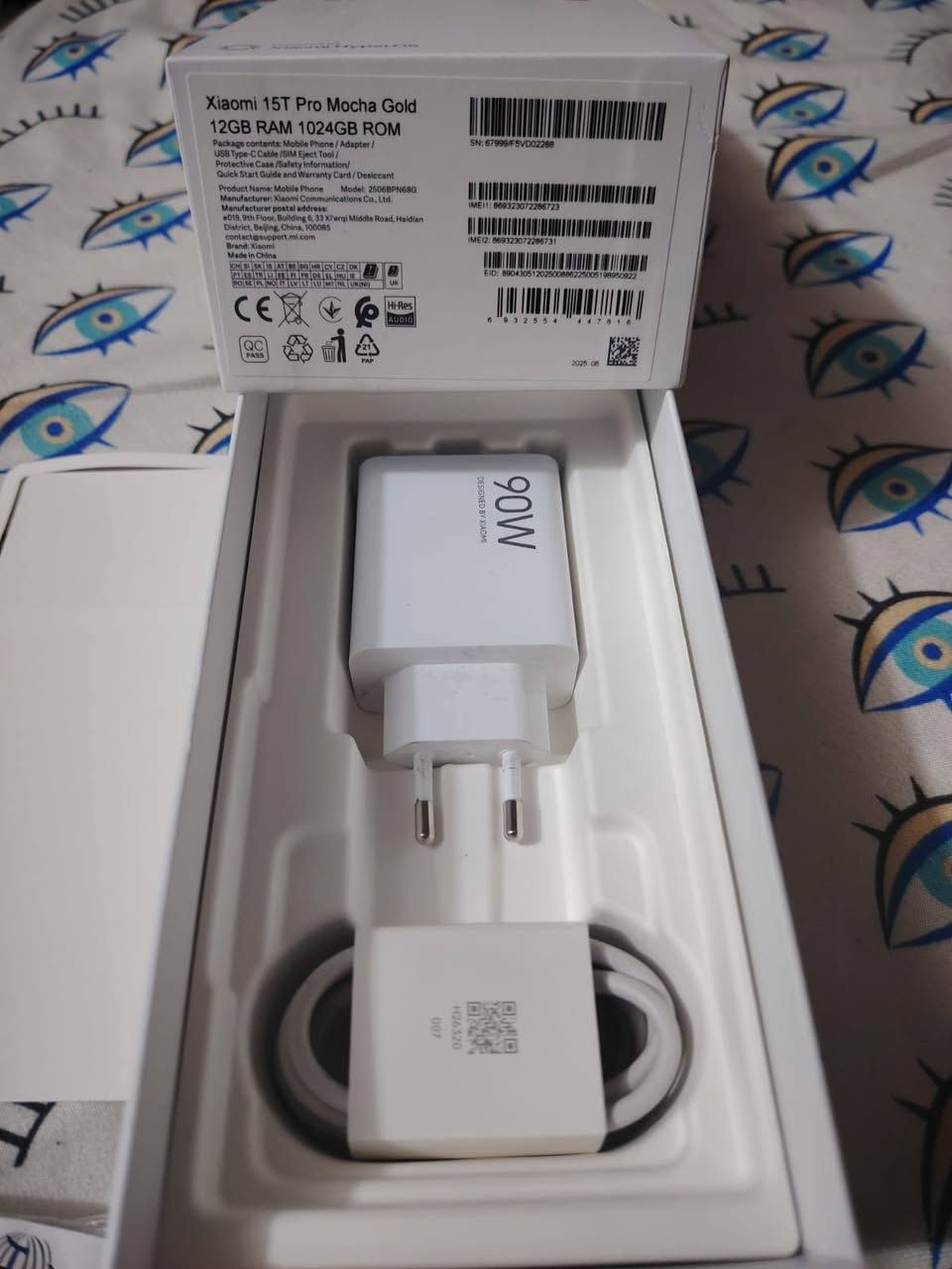 ـ Xiaomi 15T Pro 
مستخدم نضافه مثل مموضح 
واحد تيره (١٠٢٤)  غراضه كامله 
ويه مجموعه كفرات وشاشات ضد الكسر مضلله
سعر  760 واكو بعد كفر همات جديد 
واتساب *********** مكاني بغداد حي جميله او شارع فلسطين 
شرح تفاصيل 
  أفضل تجربة في فئة الفلاج شيب كيلر مع أقوى معالج Dimensity 9400 Plus ليقدم تجربة قوية مع شاشة أموليد مسطحة بسطوع عالي وتردد 144 هيرتز بالأضافة لخامات رائدة وفخمة مع مقاومة ماء IP68 مع كاميرا خلفية ثلاثية مميزه بالتعاون مع لايكا وبطارية 5500 مللي أمبير ..
