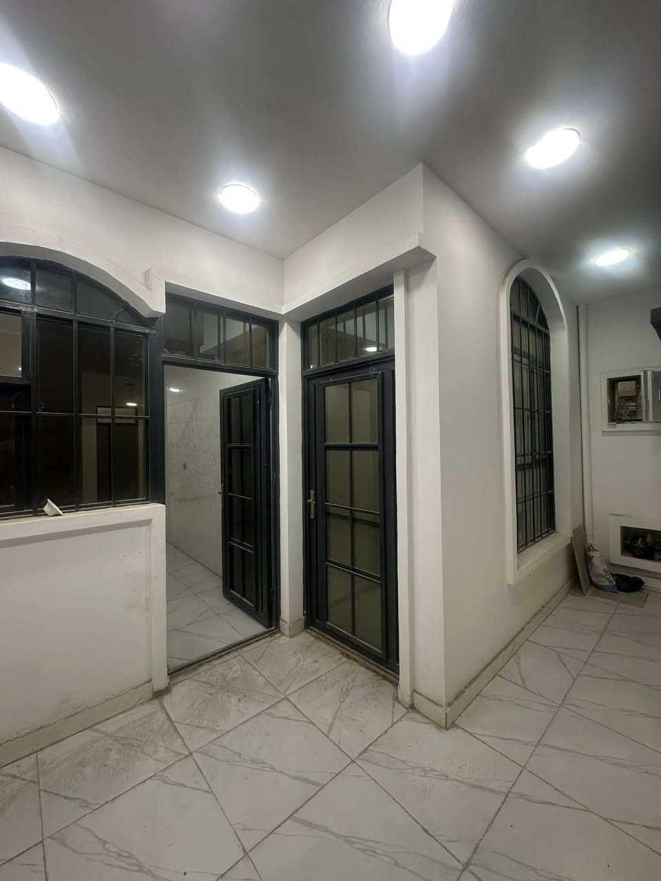 دار للبيع  في مدينه الحريه البستان المساحه ٩٠متر الواجهه ٦ نزال ١٥ يحتوي على استقبال ومطبخ وحولي وغرفه نوم وخدماته والطابق الثاني غرفتين نوم وحولي وخدماته الاستفسار على رقم *********** والتوفيق للجميع#
