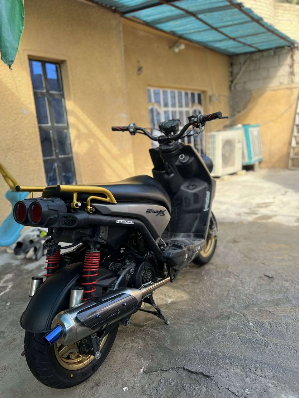 سلام عليكم سكنس جبلي للبيع ام عيون مديل2015 لدراجه مكينه رياضيه مال رمبه مزوده من رمبه داخل وخارج مزوده  لدراجه مكفوله كفاله عامه مكينه شك الكاع خير من الله شلعه ومعدل لتزويد
1كلاجات رياضي اصلي
2كور مزود اقباقع ومبخره
3صلنصه استيل كاربون راجمه
4صدر امامي اصلي
5دبلات خلفيه ابو لبطل اصلي
6استيرن اصلي
7سبيدر رياضي
8استان صفح رياضي
كفرات اصليه اسعر مليون و100وبيها مجال للشراي للسفسار***********مكان الحسينية مال راشديه
