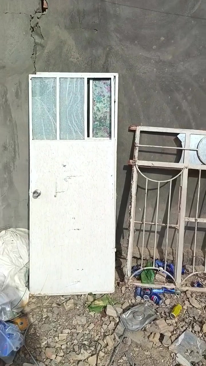 السلام عليكم بيبان وشبابيك للبيع
التفاصيل بل فيديو العنوان بغداد المعامل ***********
