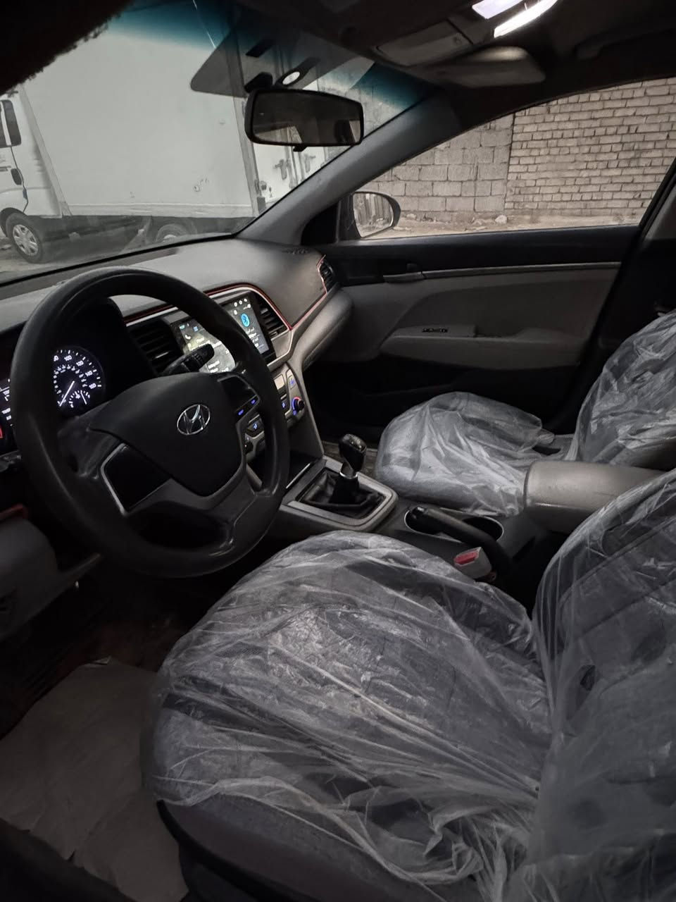 سلام عليكم سياره الانترا موديل 2018 سياره خير من الله محرك 2000 دوش سياره وارد امريكي حادثها جاملغ وبنيد سياره گير عادي سبعه نمر السعر 117 وبيها مجال حق الجيه ***********
