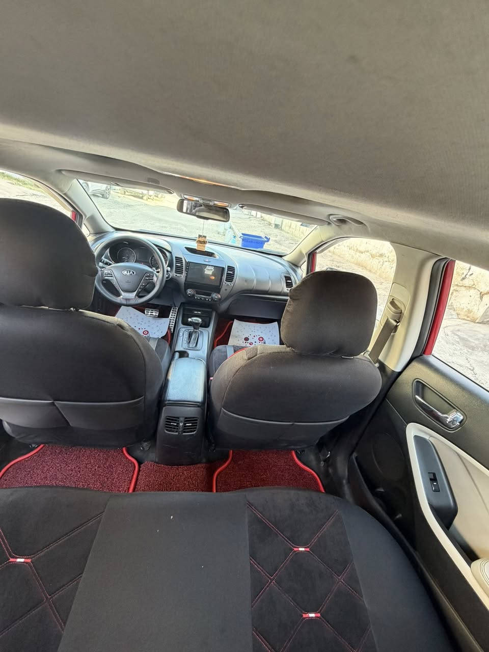 السلام عليكم 
كيا سيراتو 2013خليجيه 
اعلى مواصفات بالسيراتو
فتحه 
حساسات امامي وخلفي 
رادار جانبي
داخل جلد 
بصمة
مرايات شفط
ماشيه 113الف كيلو 
مكانها بغداد حي القادسية/يرموك
***********بي واتساب
