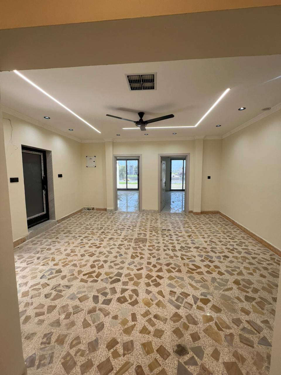 🏡 #دار_للبيع_او_للإيجار — فرصة مميزة في موقع حيوي 🔥
مناسب للعيادات والشركات

📍 الموقع: كركوك – حي الجامعة
الدار صاير على السايدين المقابل لباب الجامعة مباشرة
مقابل أقسام الداخلية للكلية التقنية
وكدام البيت فسحة كبيرة

📐 المساحة: ٢٥٠ متر
📑 الطابو: صرف
🏠 الدار طابقين ونص
✨ البيت بواجهتين

🔹 مواصفات الدار:

▪️ ٧ غرف نوم
▪️ غرفتين نظام سويت
▪️ مجمع صحيات لكل طابق
▪️ مطبخ لكل طابق
▪️ هول لكل طابق
▪️ استقبال بالطابق الأرضي
▪️ تبريد مركزي كامل ومنصوب
▪️ سقوف مغربية للبيت بالكامل
▪️ تأسيس كامل للطاقة الشمسية (باقي فقط النصب)
▪️ تأسيس جاهز لنظام الكاميرات
▪️ حديقة داخلية وحديقة خارجية
▪️ نقاط شحن للسيارات الكهربائية

📞 للاستفسار والمزيد من المعلومات:
***********
***********

#iraq #kirkuk
#sanjakdar
