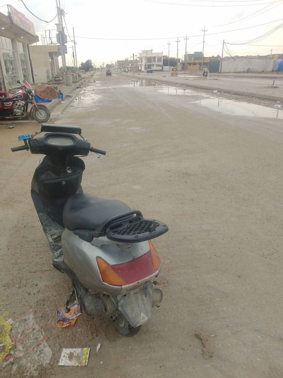 السلام عليكم دراجه سبيسي ياباني للبيع الدراجه طفت وتركتها السعر 350 وبيها مجال العنوان كوت السفحه الاولى 
***********
