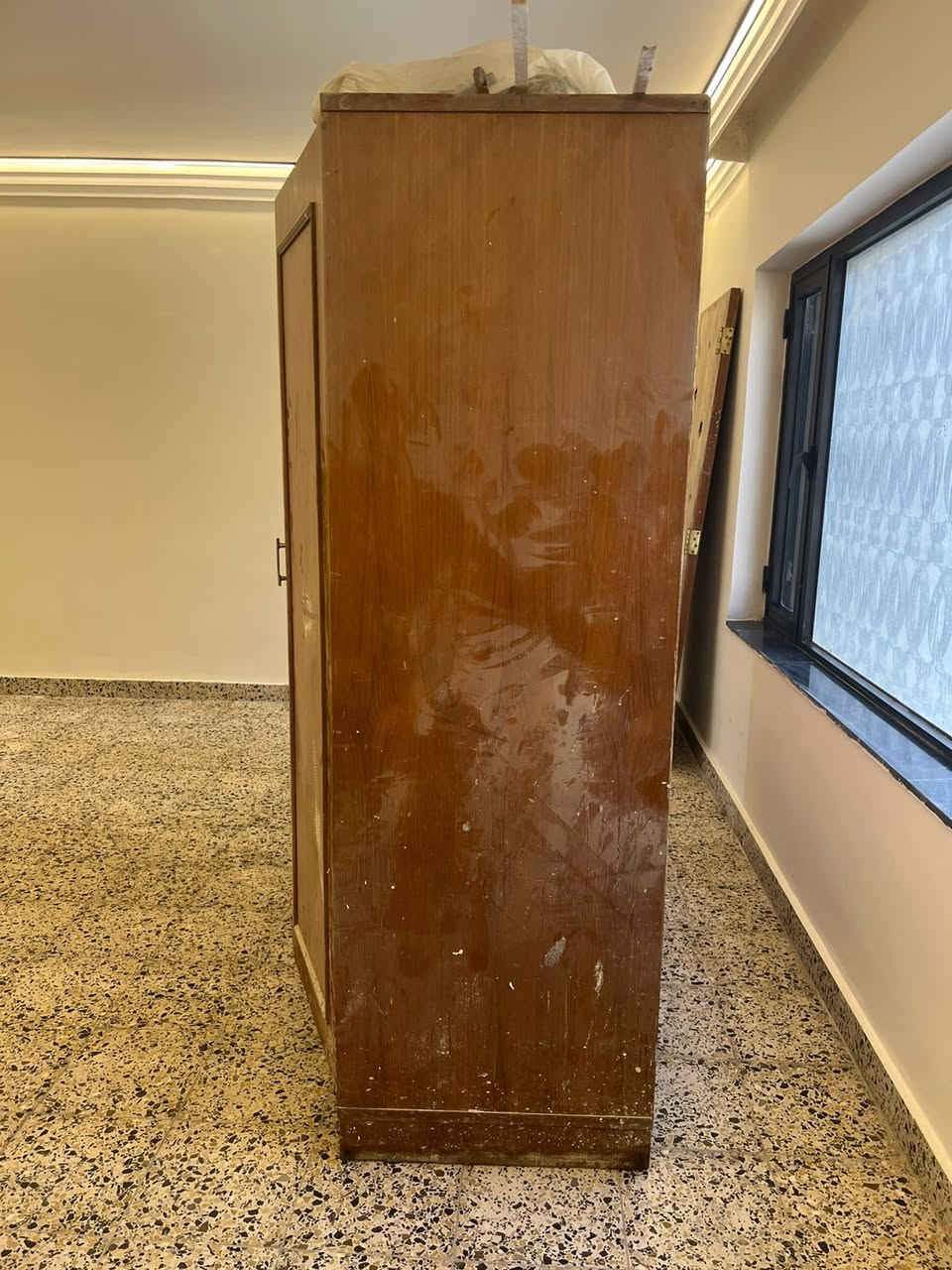 السلام عليكم
للبيع كنتور خشب صاج عراقي قديم ٣ ابواب 
تفاصيله موضحة بالصور
يحتاجله صبغ و تبديل قفالة الابواب
السعر تقييم باليرضي الله
المكان بغداد الرصافة .. تفضلو لاي استفسار


**إذا كنت صاحب هذا الإعلان وتريد حذفه لأي سبب، رجاءا أرسل رسالة إلى الدعم الفني**