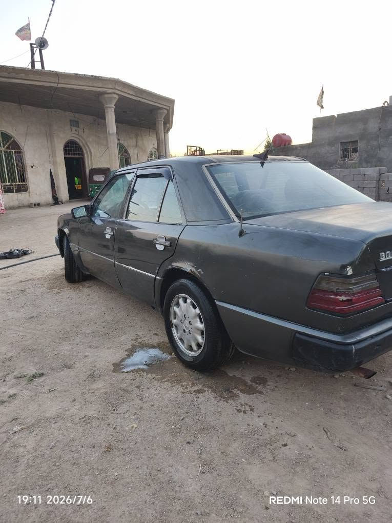 السلام عليكم مارسدس دب موديل 92
فتحه بالسقف 
محرك وكير فيفتي نضيف حداديه خير من الله قواعدها سليمه زوج تواير توني شادهن
مابيه اي حادث 
سنويه لل 2027 
مكاني رفاعي 
رقمي 
*********** ناصرية, ذي قار
