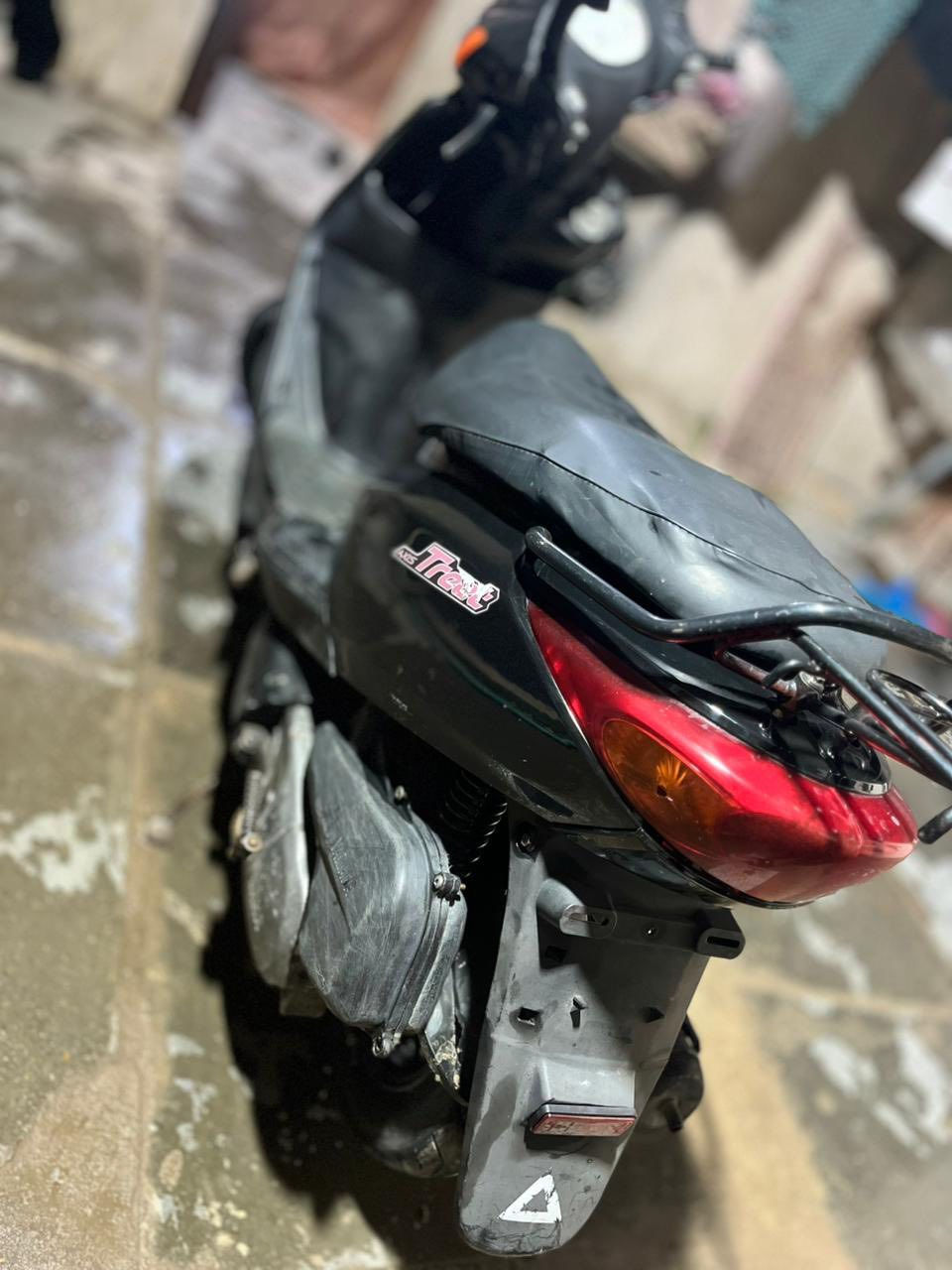 السلام عليكم دراجه اكزز نوزل للبيع دراجه حلوه نعومه شلعه معدل كهربائيات كله شغلله مكاني بغداد دولعي السعر 550 وبيها مجال بصيط *********** متواجد وتساب
