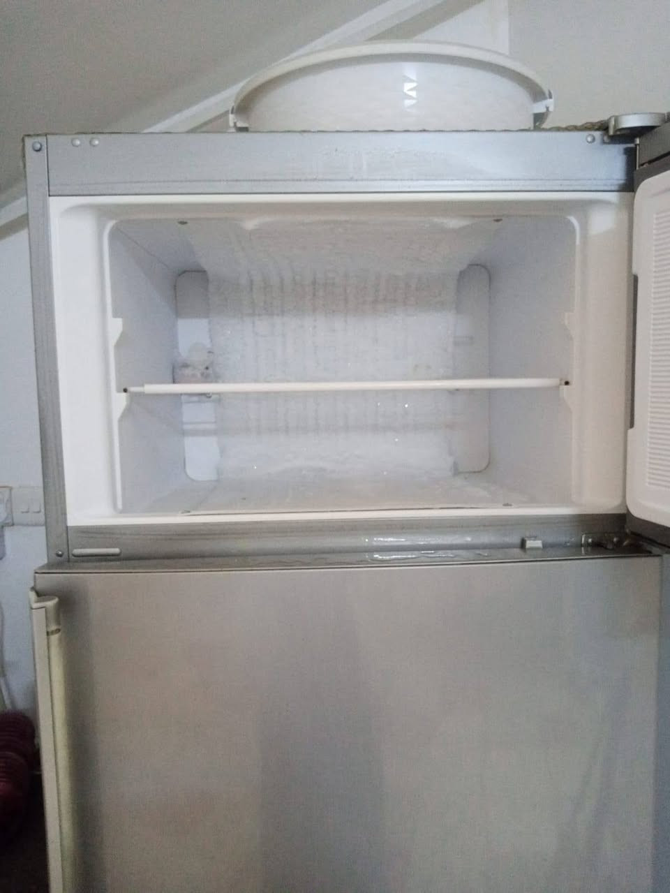 ميز طعام وكراسي ويا 4 مبي اي ظرر السعر 130
 وثلاجه نظيفه جداً وشغاله ومبيها اي خلل السعر 300 وبيها مجال شي بسيط


**إذا كنت صاحب هذا الإعلان وتريد حذفه لأي سبب، رجاءا أرسل رسالة إلى الدعم الفني**