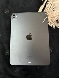 ايباد ١١ برو m4 تستخدام قليل بطارية 97%     مكان بغداد سعر مليون وبي م...