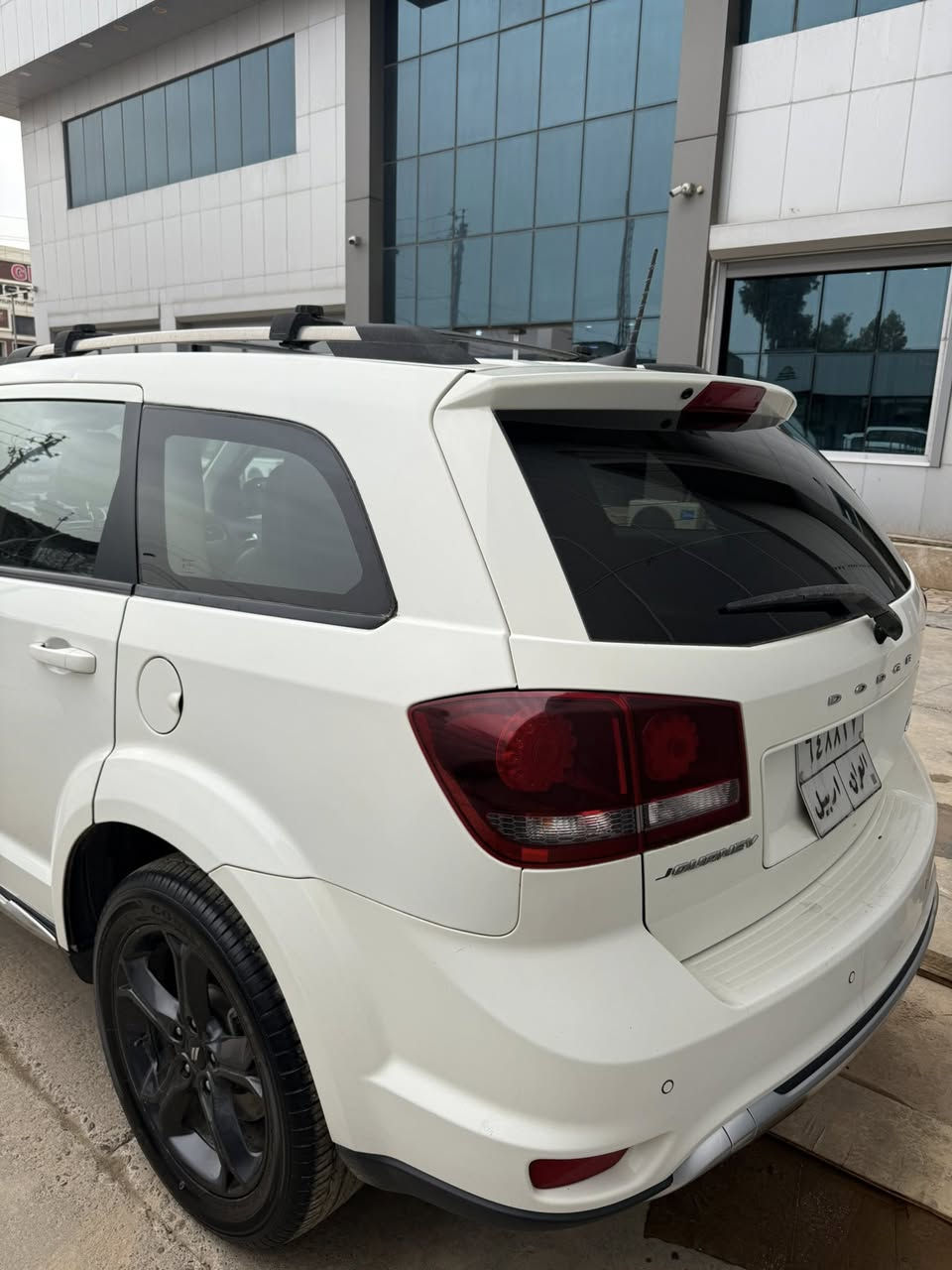 السلام عليكم
دوج جورني 2020   ابيض 
فئه كروز رود ( فول مواصفات)  سبعه راكب - ثلاث قطع تبريد مركزي - كامره خلفيه - حساسات - شاشه كبيره- فتحة سقف - مخابء سريه عدد٢- بضمة ابواب+ بصمة تشغيل- كشنات جلد + كشن السائق كهربائي - باقي التحكمات والمواصفات المعروفه 
السياره اربعه سلندر محرك 2400 
سياره بدون صبغ جملغ امامي مبدل بنفس الون بدون معجون وبدون ايرباك  
سياره جديده مكانها اربيل وماشيه ١٣٠ كيلو
***********
سعرها ١٦٥
