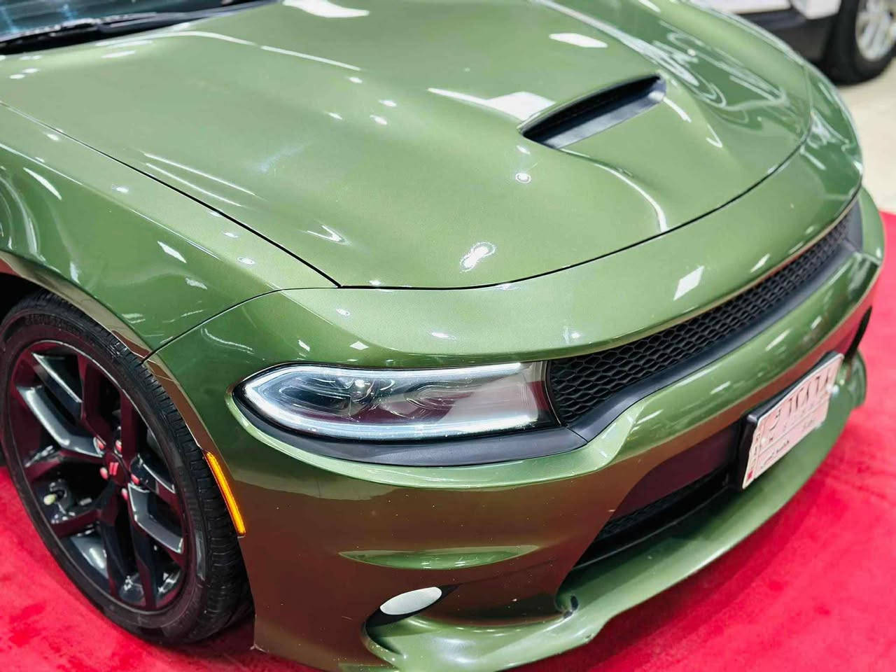 الموديل :2022  .
جارجر ارتي ماكس 
فول 1 /1 
‏CHARGER RT MAXS 
لون زيتوني
 سياره ستوك
المحرك  V8  5.700
مكفوله من الصبغ و البارد وارباك كلين
رقم بغداد
🔴 جناح خلفي
🔴ويل قياس 20 انچ 
🔴مقود القيادة رياضي . 
🔴مقاعد رياضية من الشاموا الأسود.
🔴نقطة عمياء 
🔴 مصابيح أمامية زنون . 
🔴كشافات الضباب زنون . 
🔴 المصابيح الأمامية مع LED . 
⭕️حساسات خلفية
⭕️ شاشه كبيرة مع نظام ملاحة نفكيشن GPS . 
⭕️ سستم صوت الپاين .
⭕️تيارات جديده
⭕️ فتحة سقف (سلايد) . 
⭕️ المقاعد الأمامية كهربائية . 
⭕️ ذاكرة لحفظ وضعيات الجلوس (ميموري) . 
⭕️مقاعد أمامية تبريد وتدفئة . 
⭕️ مقاعد خلفية تدفئة.
⭕️تشغيل عن بعد . 
⭕️المقود كهربائي .
⭕️ تدفئة مقود القيادة . 
⭕️ محدد سرعة . 
⭕️ تلفون بلوتوث . 
⭕️ كاميرا خلفية .
⭕️ مرايا متحسسة للاضاءة العالية .
⭕️ كير شفتر بالستيرن .
⭕️ دخول ذكي (بصمة) .

رقمي ***********

مكاني بغداد
