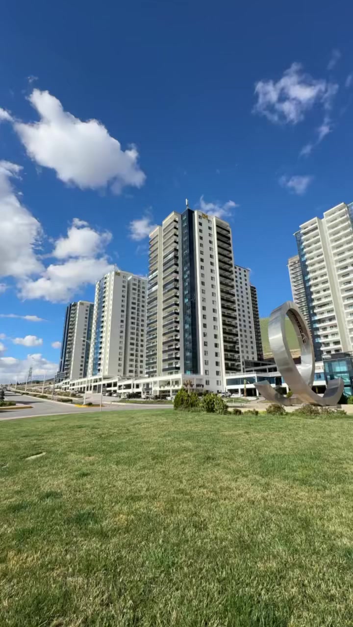 کوردی | عربی 

شووقە بۆ کرێ  لە بەرزاییەکانی سلێمانی 

ڕووبەری( 210 )مەترە،نهۆمی ( بەرز ) 

پێکهاتووە لە:
میوان و هۆڵ و مطبخی کراوە ، مساعد مطبخ ، 3 ژووری نووستن  یەکێکیان ماستەرە ، ، مشتملات ، 2بالکۆن

تێبینی :
کارەباو ئاو غاز ( 24 )کاتژمێرە

بۆ زانیاری نرخ تەنھا ژمارە( 1 )لە کۆمێنت دانێن راستەوخۆ نرخەکەیتان بۆ دێت بە نامە

بۆ زانیاری زیاتر پەیوەندی بکەن بە ژمارە:
***********
__________________________
( بۆ بڵاوکردنەوەی موڵکەکانتان پەیوەندی بەم ژمارەیەوە بکەن )

ئێوەی بەڕێزیش گەر موڵکتان هەیە دەتانەوێت بیفرۆشن
یان  بەکرێی بدەن دەتوانن زانیاریەکان 

بنێرن بە ڤایبەر یان واتساب بۆ ئەم ژمارەیە:
***********

بۆبینینی ئەم موڵکە سەردانی ( #عقارات_بەرزاییەکانی_ژیان) بکەن
شەقامی شەست مەتری خوار چاڤی لاند بەرامبەر دوو سایدی تووی مەلیك
______________________________

شقة للايجار  في بەرزاییەکانی سلێمانی 

المساحة (  210 )متر ، الطابق ( عالي ) 

يحتوي على:
 استقبال و صاله و مطبخ مفتوح ، مساعد مطبخ ، 3 غرف نوم واحد منهم ماستر ، مشتملات ، 2بالكون 

الملاحظة:
ماء ، كهرباء ، غاز ،( 24 )ساعة

للمزيد من المعلومات اتصل على رقم :
***********
