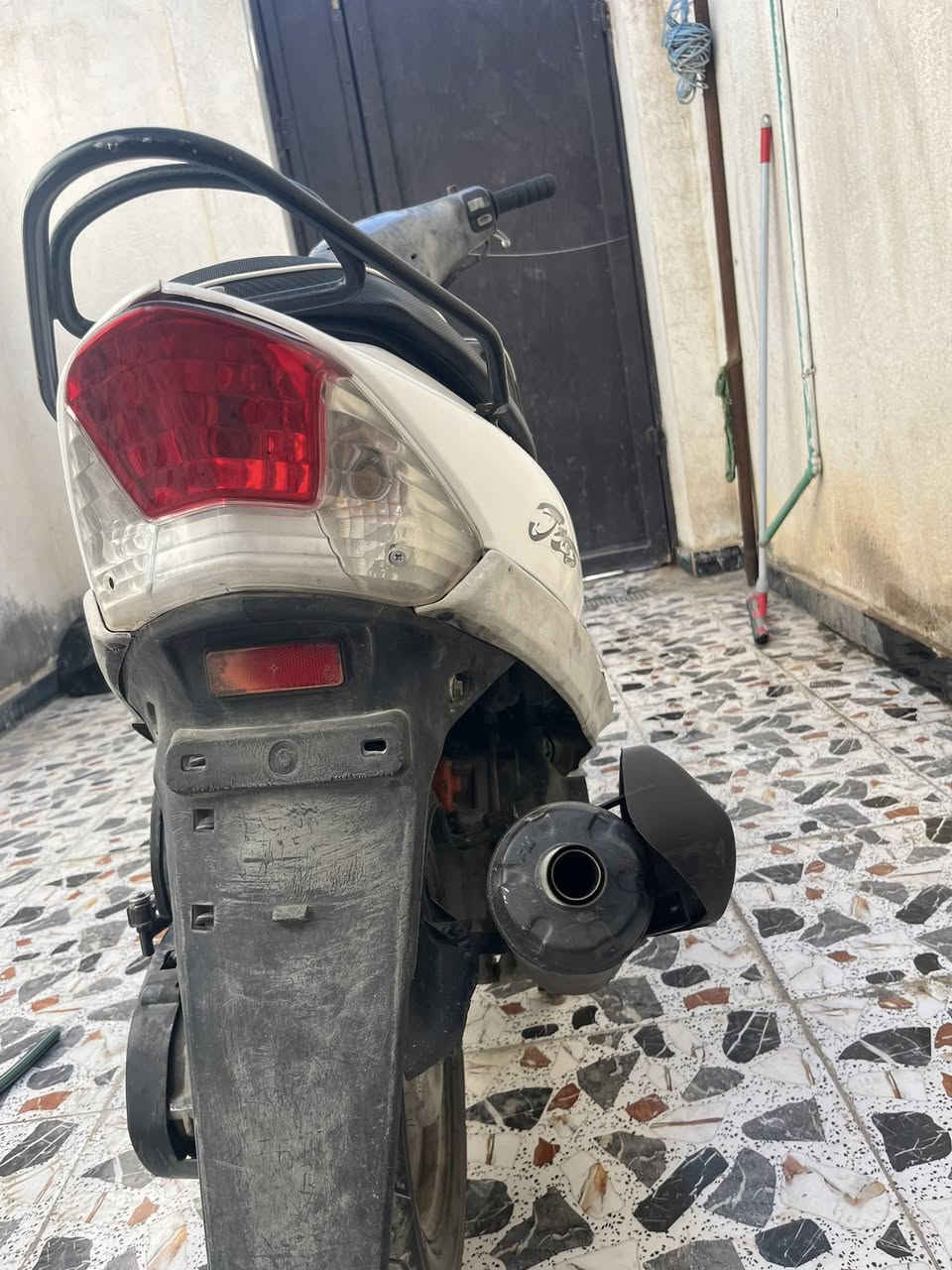 ماكس منغولي مفتوحه كلها شغاله دراجه نضيفه  السعر 600 وبيها مجال العنوان ناصريه مركز حي الفداء الاتصال ***********
