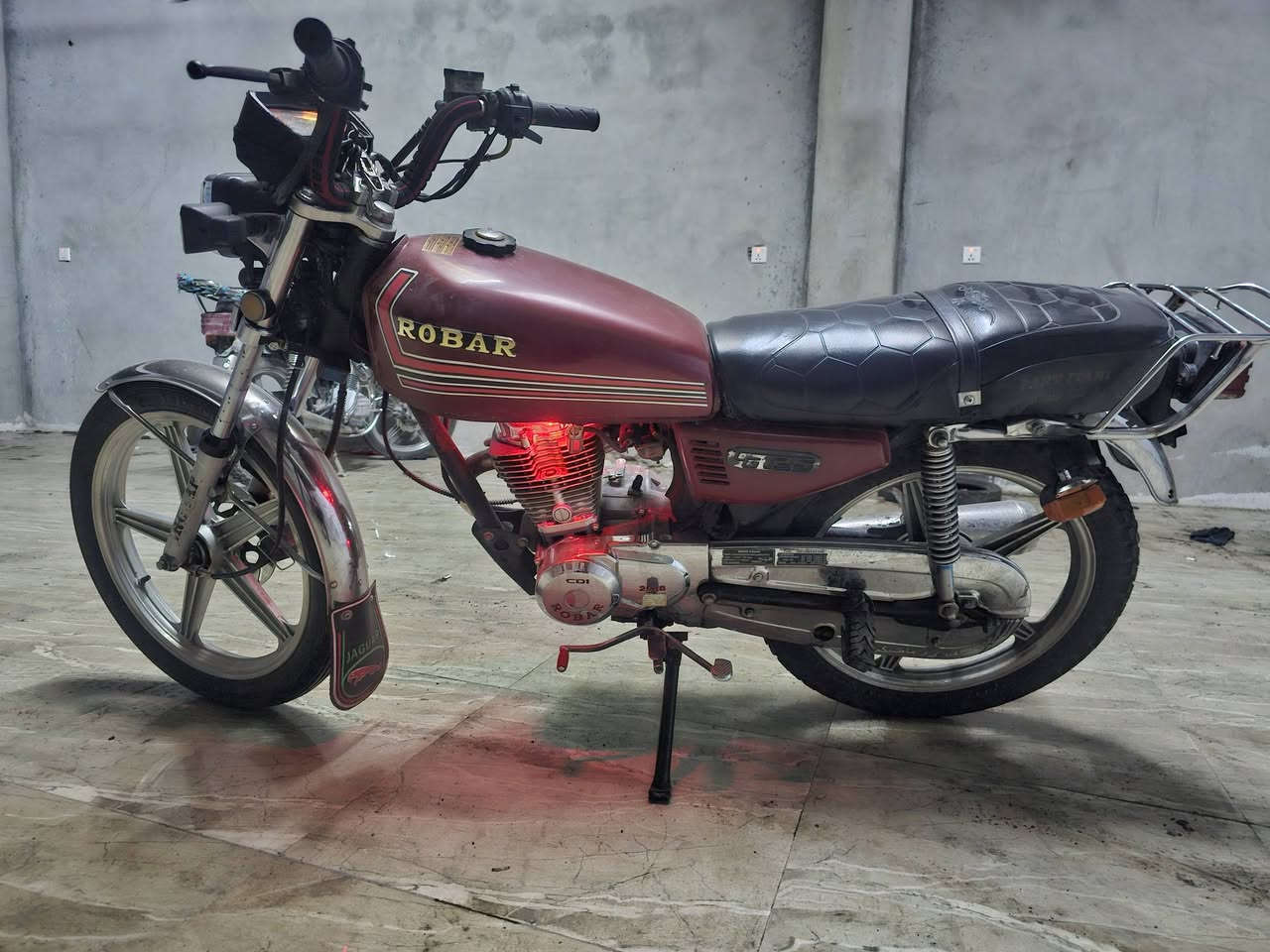 السلام عليكم
ياجبار يارب اخواتي روبار 2018 
5 غيارات فاضي ماكينه دهب منفيس موجود
طالبين 450 الف وسكره للمعتمد ***********
