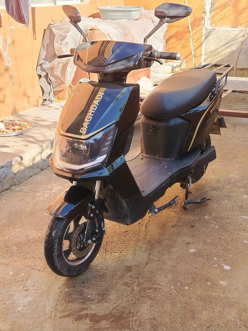 السلام عليكم للبيع دراجة شحن
موديل ٢٠٢٥
ستة بطاريات دبل 
منفذ شحن
بصمة تشغيل عن بعد 
سرعة ٩٠
بيها ثلاث سرعات 
بيها نظام وقوف P
الدراجة نظيفا حيل ما يعوزها الف
وبعد بيها موصفات خير من الله
الدراجة سعرها ٥٥٠ وبيها مجال وترهم مراوس حسب القناعة
عنوان موصل حي البكر
رقمي ***********
