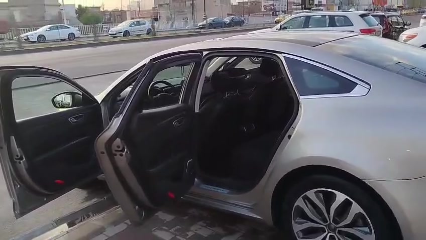 سلام عليكم للبيع رينو تاليسمه رقم شمالي سليمانيه موديل2018 فول مواصفات 4سلندر 1800تيربو رايده 135ورقة مجال بسيط الضرر صور سورنار مرفقة بالصور والحادث واضح السيارة فول الفول كلشي موعايز 

كشنات جلد حار وبارد 
رادار امامي وخلفي 
كامرة350درجه 
وباقي المواصفات المعروفه 

مكاني كركوك  للتواصل ***********
