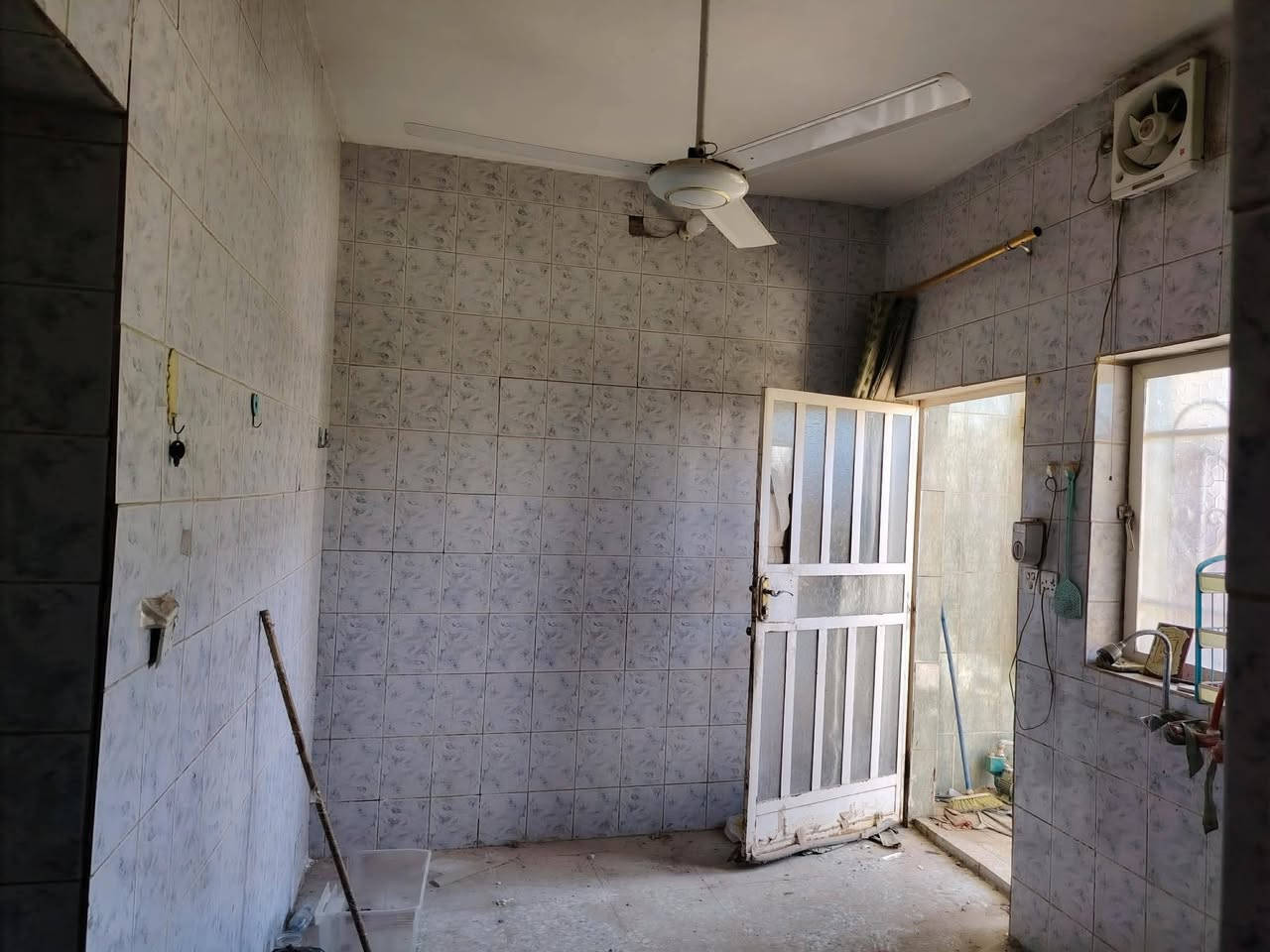 مشتمل طابقين للبيع طابو صرف مساحه 80م مربع على ساحة عنوانه حي العسكري شارع 80 ثاني فرع عن الشارع العام السعر 74وبي مجال للاستفسار الاتصال ***********
***********
