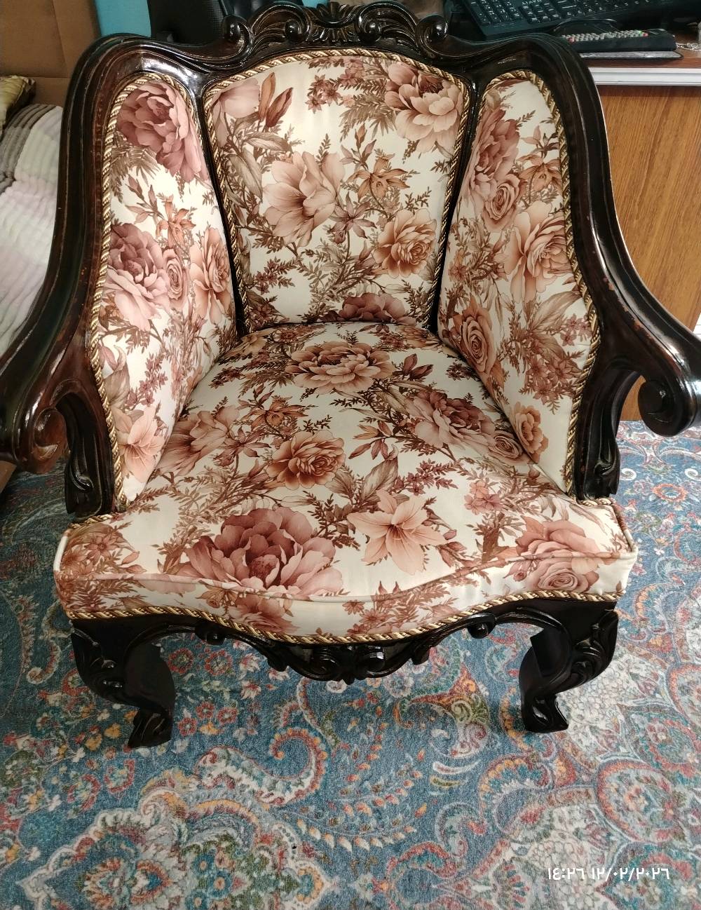 للبيع اغراض مستعملة نظيفة 
سعر الساعه 10
سعر الشازلون مع كرسين50
سعر المروحه25 للاستفسار: ***********