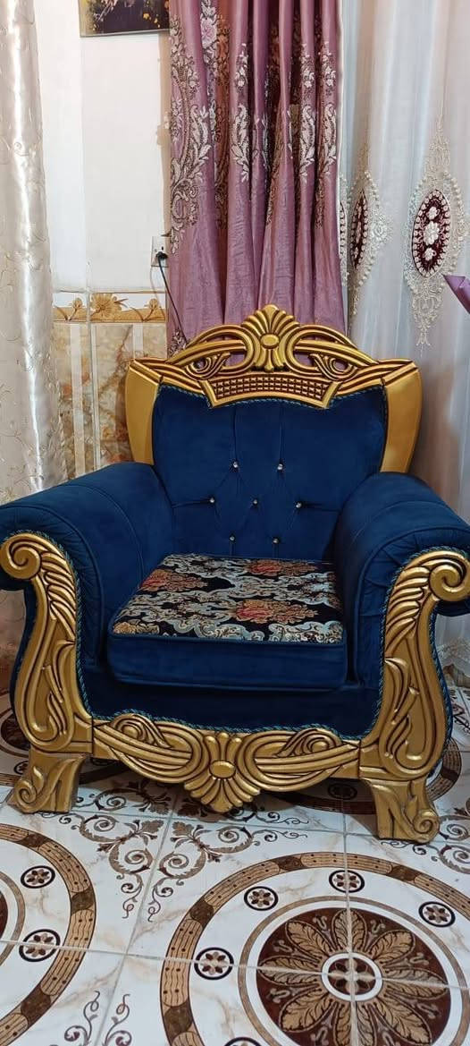 سلام عليكم تخم ملكي تفصال 10 مقاعد نضيف جدا لبيع مكان بغداد التاجي تصال على الرقم *********** اي
