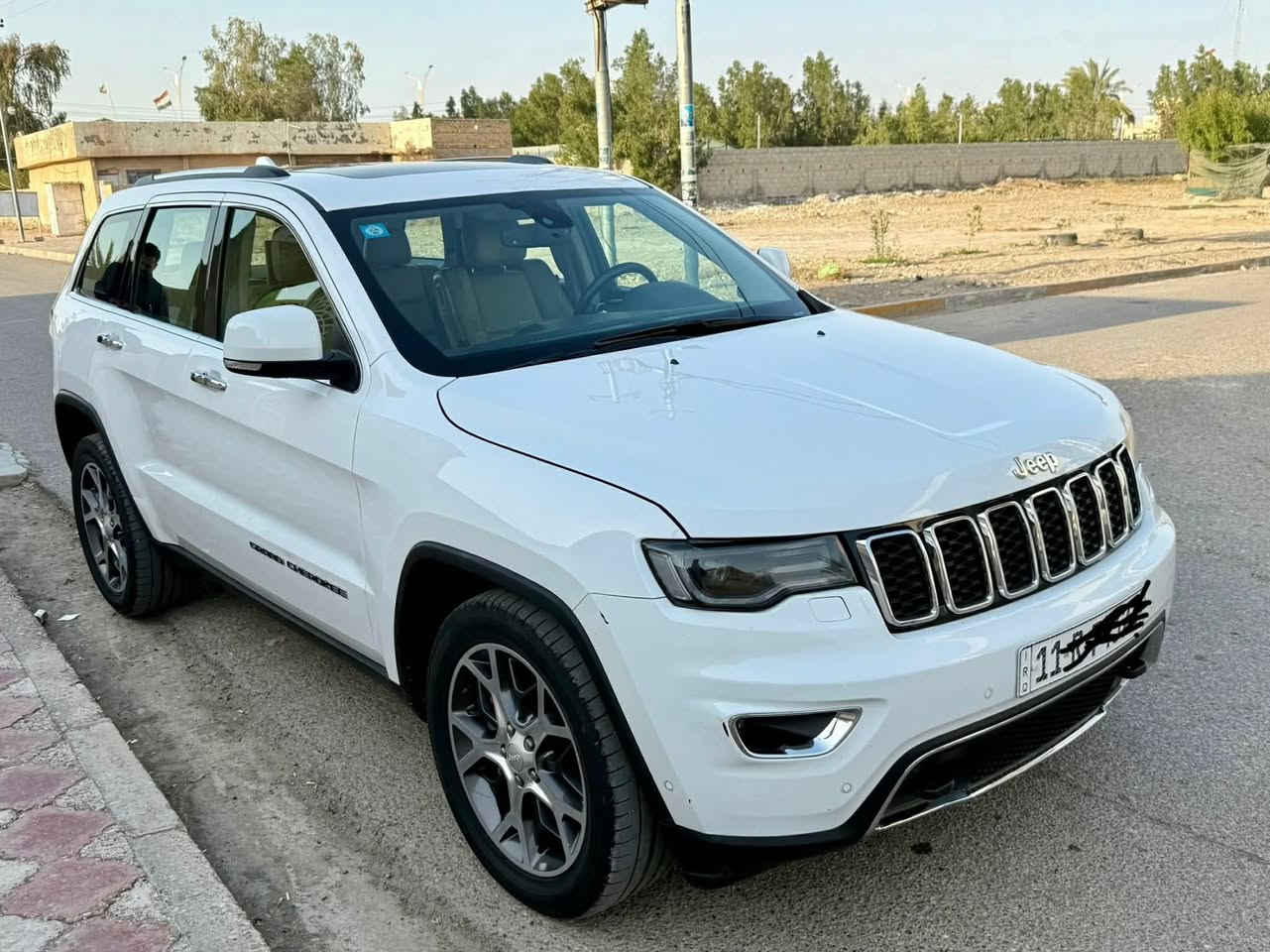 مكلفه بالنشر 
🔥للبيع – جيب كراند شيروكي خليجي (لمتد بلص)كامل مواصفات
مكاني ديالى بلدروز
✨ موديل: 2019 خليجي
✨ فئة: Limited (لمتدد بلص)
✨ بدون أي حادث
✨ رقم بغداد
ماشيه 80 الف كيلو متر
💎 المواصفات الكاملة:
✔️ محرك 6 سلندر 3600
✔️ دبل (دفع رباعي)
✔️ فتحة سقف بانوراما
✔️ جلد فاخر وكالة
✔️ شاشة كبيرة 3 + نظام ملاحة
✔️ كاميرا خلفية + حساسات أمامي وخلفي توقف ذاتي
✔️ تشغيل بصمة (دخول وتشغيل بدون مفتاح)
✔️ ريموت ستارت (تشغيل عن بعد)
✔️ مقاعد كهرباء + تسخين مقاعد
✔️ مثبت سرعة
✔️ تخم تاير جديد
✔️ إنارة LED نهارية
✔️ نظام ثبات إلكتروني
🚗 السيارة استخدام شخصي، نظافة عالية جداً، فحص كامل.
🔥 ما تحتاج صرف نهائياً – عليها ادامه كامله.
💰 السعر 🔥
📞 للحجز والاستفسار:
‭0771 683 3902‬
