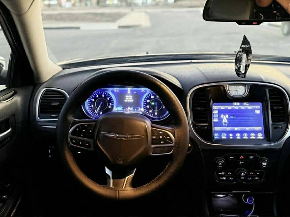 سلام عليكم
C300 اوباما السياره فئة C فول عدى الفتحه موديل 2018 اصل مكينه 3600 
حادث جاملغ خلفي وقبق جنطه والجاملغ الثاني ملاون البجم كبس  السياره جديده وجاهزه بدون اي نقص كله بلاد كير مكينه حداديه تبريد تدفئه تخم تاير باتري جديد سياره كلش حلوه السعر 210 بيه مجال بسيط مكاني كربلاء اي استفسار هذا الرقم ***********
