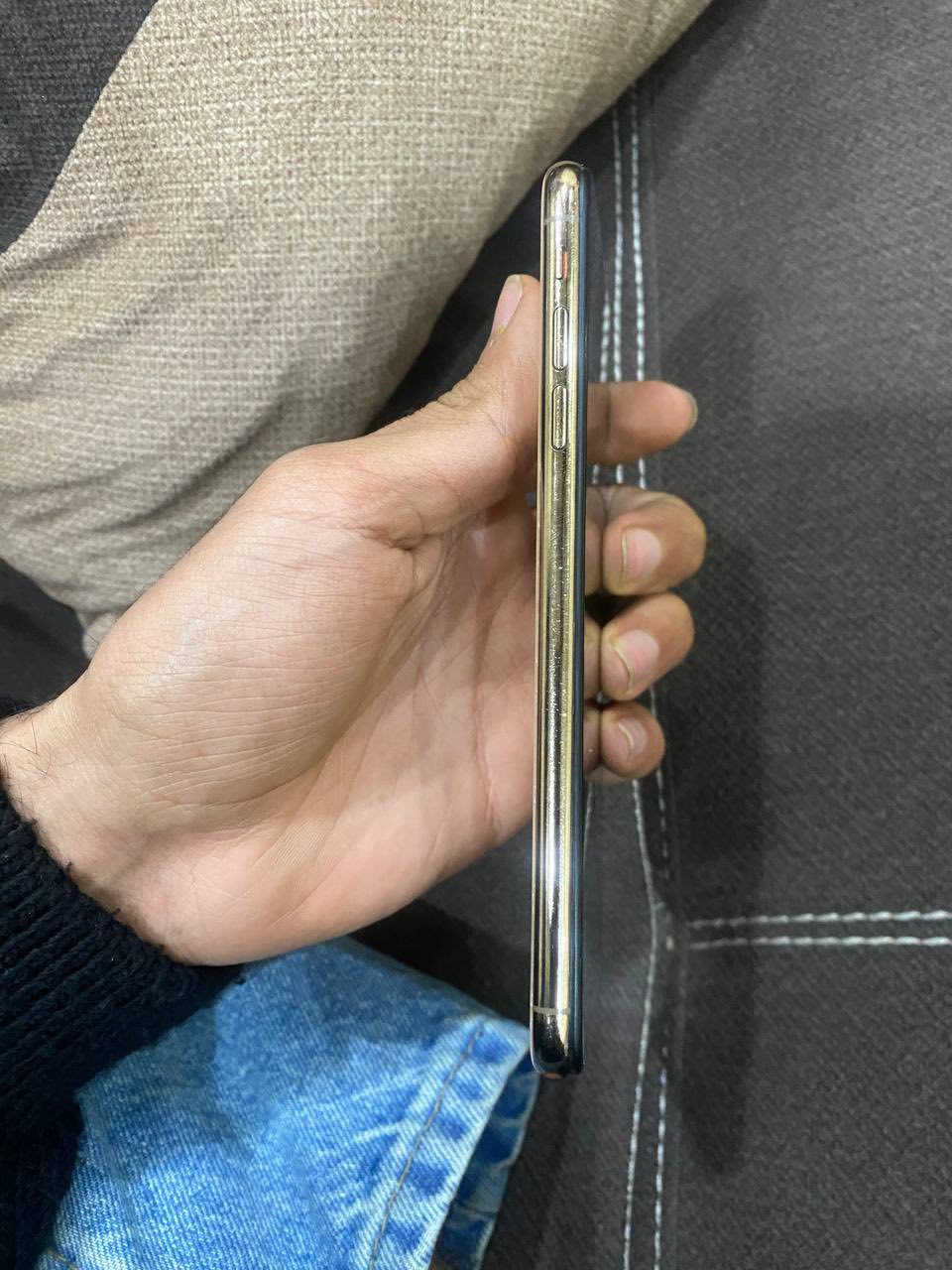 السلام عليكم ايفون اكس اس ماكس ذهبي
بطاريه ١٠٠ ميه مبدله وشاشه اصليه تلاث خيارات اصليات ثنينهن 
الذاكره ٢٥٦
السعر ١٧٠ وبي مجال للطيبين 
مكاني مدينه الصدر


**إذا كنت صاحب هذا الإعلان وتريد حذفه لأي سبب، رجاءا أرسل رسالة إلى الدعم الفني**