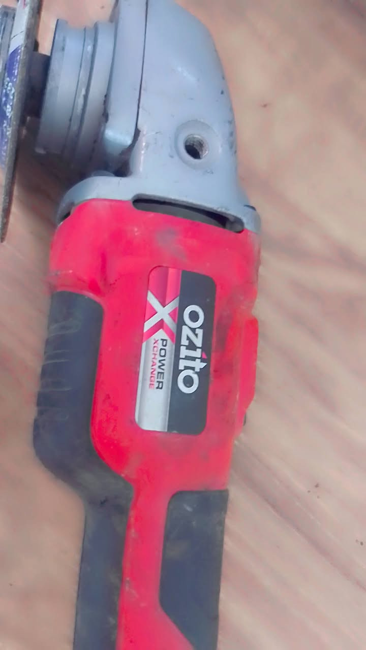 كوسره شحن للبيع  جديده استخدام قليل جدا باله الماني العنوان جكوك
***********
