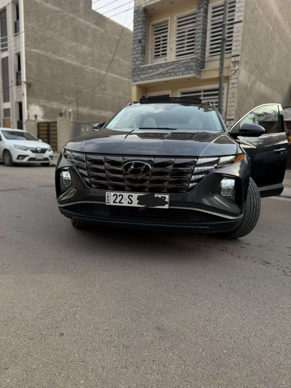 هونداي توسان بانزين 2023
....لمتد فوووول مواصفات بانوراما 
......... أعلى فئة بالتوسان جديدة جدَّاا 
محرك 2.5
........لون نفطي
..داخل جلد ابيض ملكي 
 
......المواصفات 
.... لمتد vip فول الفول أمريكي 

اوتو بارك .............. LIMITED VIP
1- بصمة تشغيل 
2- بصمة أبواب لمس دخول ذكي 
3- بنوراما على طول السيارة 
4- صندوق كهرباء شفط 
5- كامرات 360 درجة
 ( جانبية - أمامية - خلفية ) 
6- كامرات مع الأشارة 
7- السيارة تتقدم وترجع بالبصمة 
8- تبريد وتدفئة بالكشنات كشنات أمامية وتدفئة بالكشنات الخلفية
9- رادرات وسياقة ذاتية 
10- الكشنات الأمامية كهرباء 
11- أضواء محيطية 
12- كشنات خلفية هيتر 
13- مرايات تعتيم ذاتي 
14- أبل كار بلي 
15- أندرويد أوتو 
16- شاشة دجيتل 3 أشكال للقيادة 
17- أشاير ترحيب 
18- أضواء أمامية LED زنون 
19- أضواء خلفية LED
20- نظام سماعات BOOS
21- فول أوامر صوتية 
22- جامات أوتو 
23- قطعتين تبريد 
24- إشارات ب المري
25- كير دگم 
26- شفتات ستيرن 
27- تحكمات ستيرن 
28- السيارة تو ويل 
29- هاند بريك بصمة 
30- شحن واير ليس 
31- منافذ شحن 
32- أوتو هولد 
33- تشغيل عن بعد 
34- السيارة أوتو بارك 
35- حساسات أمامية 
36- حساسات خلفية 
37- گير ٣أنظمة
شفتات ستيرن  
درايف مود انضمهة قياده 3
38- رادار أمامي رادار خلفي رادار جانبي 
39- نقطة عمياء 

وبعد بيها هوآآي مواصفات 

السيارة رقم جديد ترقيم جديد يعني هزه وفحص كله جديد والسنويه اصدار جديد
السياره اخد الكلين مكانين تكحيل كد جف الايد 
السياره مكفوله بدون فتح اي برغي وليبل واحد بدون اي ايرباك كفاله داخل كفاله صور امريكا مرفقه 
انطيك كلشي بشرط الفحص السياره على مشي امريكا بعدهه 
***********
السعر 215ورقه
