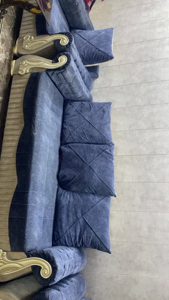 تخم قنفات للبيع
السعر ٢٥٠الف      ١٠ مقاعد
بردات ٣٠ الف طول  البردات ٣ أمتار وعرضهن ٦ أمتار 

العنوان بغداد 
الاتصال ***********
