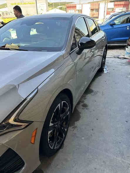 للبيع  
‏Kia k5 gt-line
 2023 
بدون تبديل ليبل واحد السيارة الضرر خلفي راجع بارد ومكحل بدون اي صبغ  وبدون ايرباك كلة سليم الرقم بغداد 
المواصفات:
1- بدون بانوراما 
2-بصمة ابواب وتشغيل عن بعد 
3-تحكم استيرن كامل 
4- كشن السايق كهرباء
5-كراسي جلد احمر
وختم شعار GTline
6-رادار امامي + خلفي
 (توقف خلفي ذاتي) 
7- شاشه كبيرة كار بلي( بلوتوث ، USB  AUX ) 
8- تو ويل
9- حجم المحرك 1600 توربو
10- رادار امامي + خلفي
11- لد نهاري
‏12 -انظمه قيادة
13-ويل كب ١٨
14- شاشه عرض اعطال بالدشبول
15- كروز سرعه ذكي  ( مثبت سرعه )
16- كشنات تدفئة 
17-سايد بريك كهربائي 
‏18- GPS الخرائط
19- نظام النقطه العمياء
20-  صندق كهرباء
21- قيادة ذاتية
22- شاحنة واير ليس
23- تحديد مسار 
25-- مخارج شحن أمامي و 2خلفي
26-- رادار جانبي + امامي + خلفي
27- تو ويل 
28- ماشية  22500 مايل 
للاتصال ***********
السيارة متواجدة بغداد 
السعر 217 وبي مجال 👍🏻
