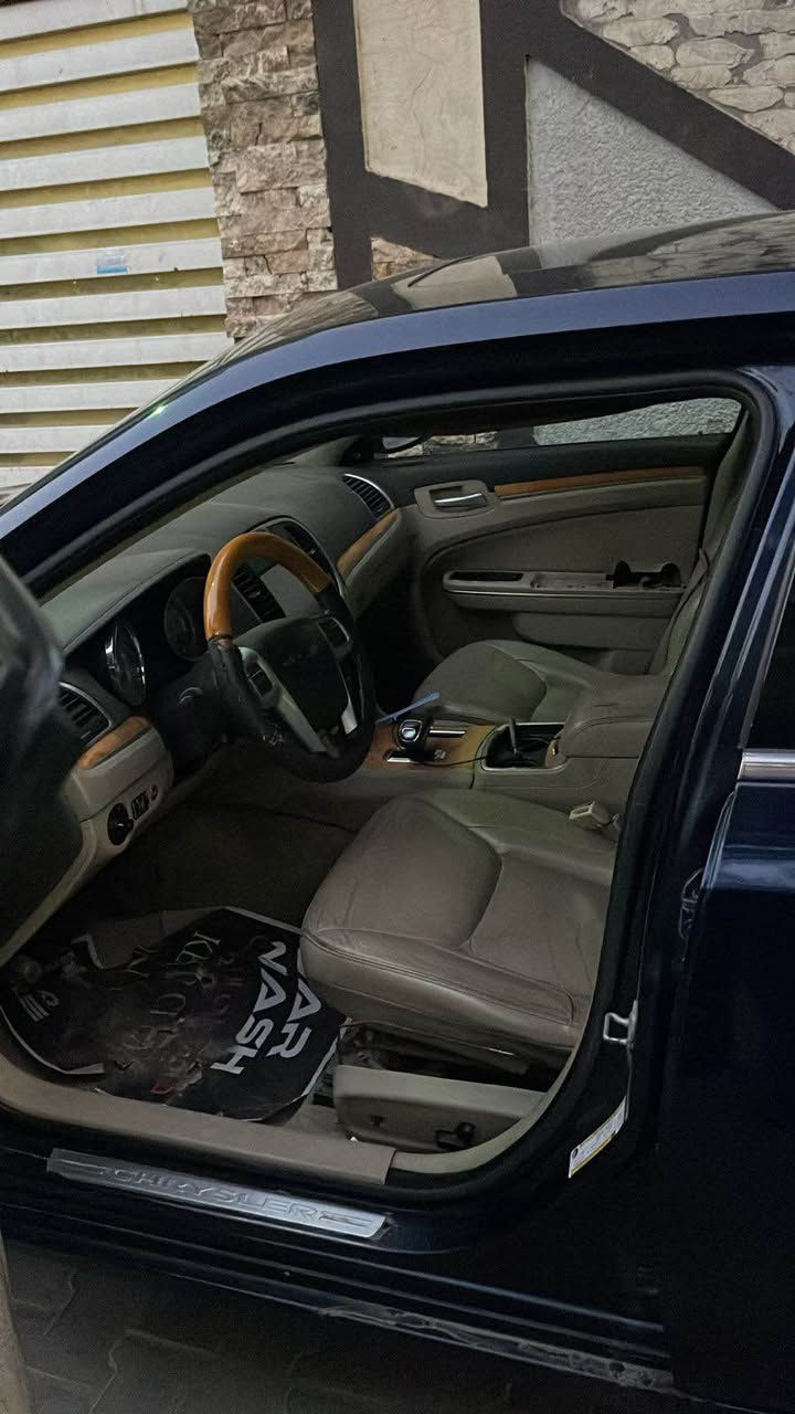 اوباما  s300 خليجي  لون اسود كذاب او حبري موديل 2012  ماشية 186 الف ميل فول مواصفات بانوراما شاشة كبيرة وضعيات قيادة رادار حساس خلفي امامي وباقي المواصفات معروفة  رقم اربيل سنوية ما ساقطة  مكينة 3600  داخل بيجي وصاج بدون ايرباك اخذتها بيهة قطع صبغ اثر طخطخات وألوان القطع مخربطة يعني بدون حادث  فصبغتها حزام جمالية  وعندي فديو  اثناء الصبغ السعر  
148 وبيهة مجال قليل للشراي  للاستفسار الاتصال ع الرقم *********** بغداد, العراق
