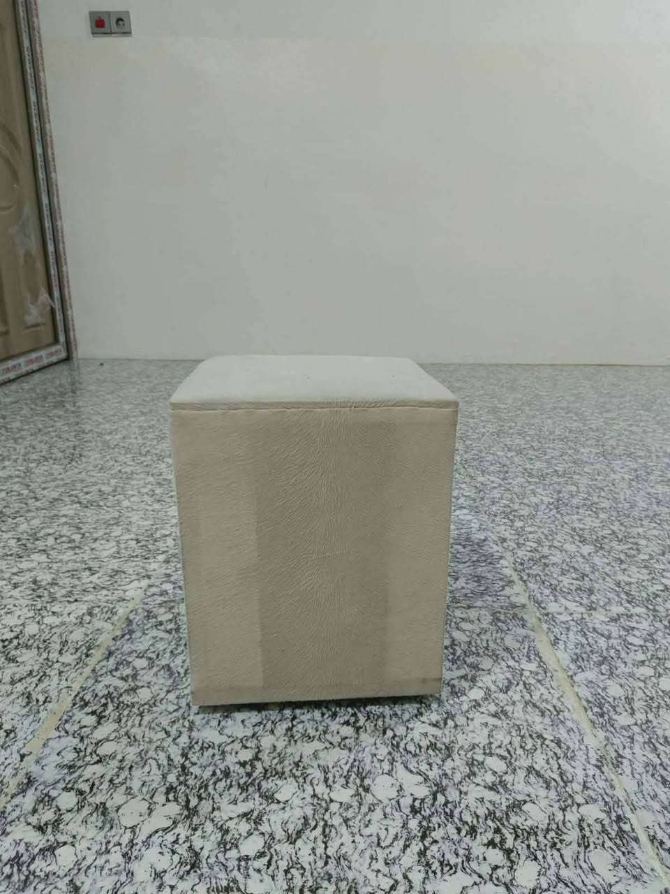 غرفه تركيه نضيفه للبيع سعر ٣٥٠ مكان سومر زيونه هاذا الرقم ***********
