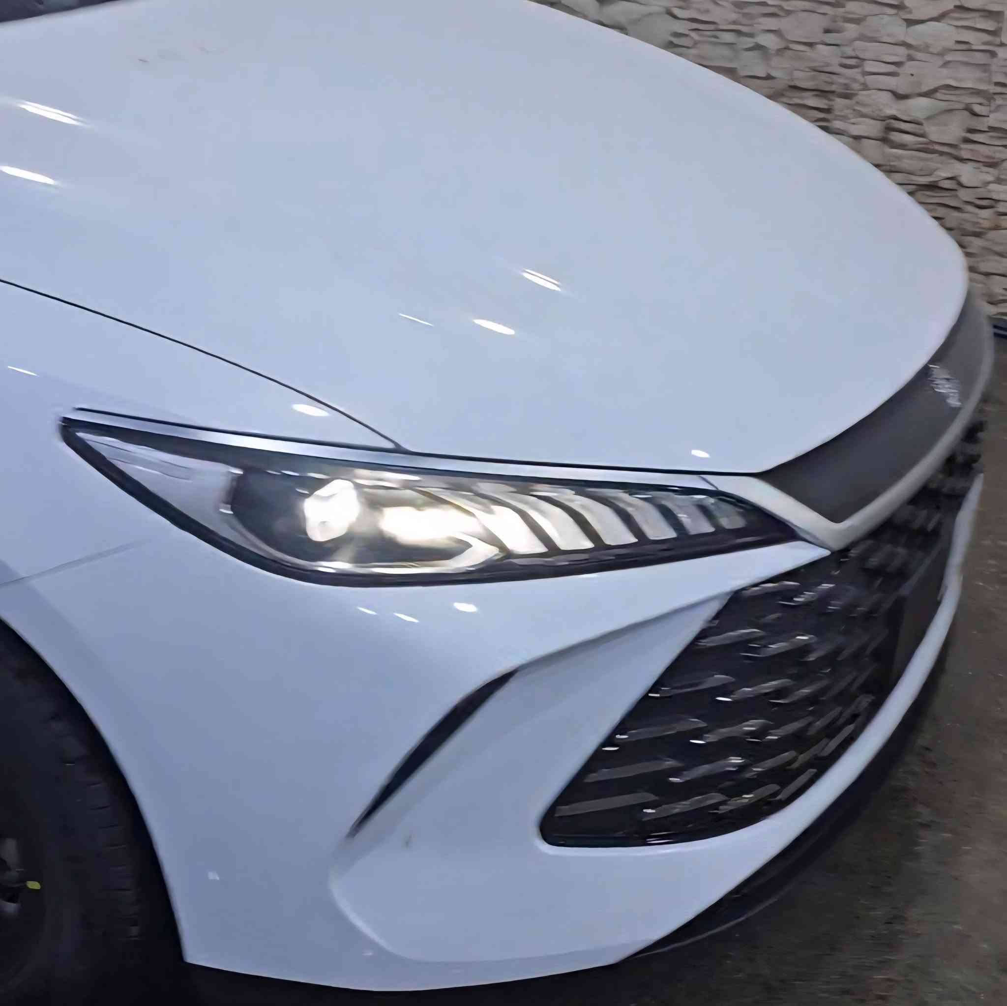 يوجد .نقد.واقساط🚘 BYD بي مفاجئه.مفاجئه.مفاجئه
👑 واي دي گن بلاص نقداً فقط 🚘

🚘موديل 2025البيع نقداً واقساط لدينا اقساط 🌷

يتوفر داخل زيتوني : 

يتوفر ايضا داخل ابيض : 

🔋 المحرك والتقنيات
• محرك 1500cc اقتصادي (Hybrid + Electric + Petrol)
• تبريد أمامي وخلفي قطعتين
• تمشيك مايقارب2100 كم🔥+ على الكهرباء فقط 55km
• بصمة + كارت دخول ذكي
• شاشة وسطية
• كامرة خلفية
• حساس خلفي

💡 الإضاءة والتصميم
• لايت زنون
• بك لايت LED
• ويل اسود مات
• داخل جلد لون زيتوني
• تحكم مقود جانبين

ملحقات:- شاحن + كارت+ ماسحات+ مثلث وجميع التفاصيل

تجربة قيادة مختلفة وتفاصيل تليق باللي يدور على شكل + أداء + تقنية.

📍 العنوان: بغداد – البياع – الشارع الاول
البيع اقساط ونقد 🌷

📞 للحجز والاستفسار***********👑***********
