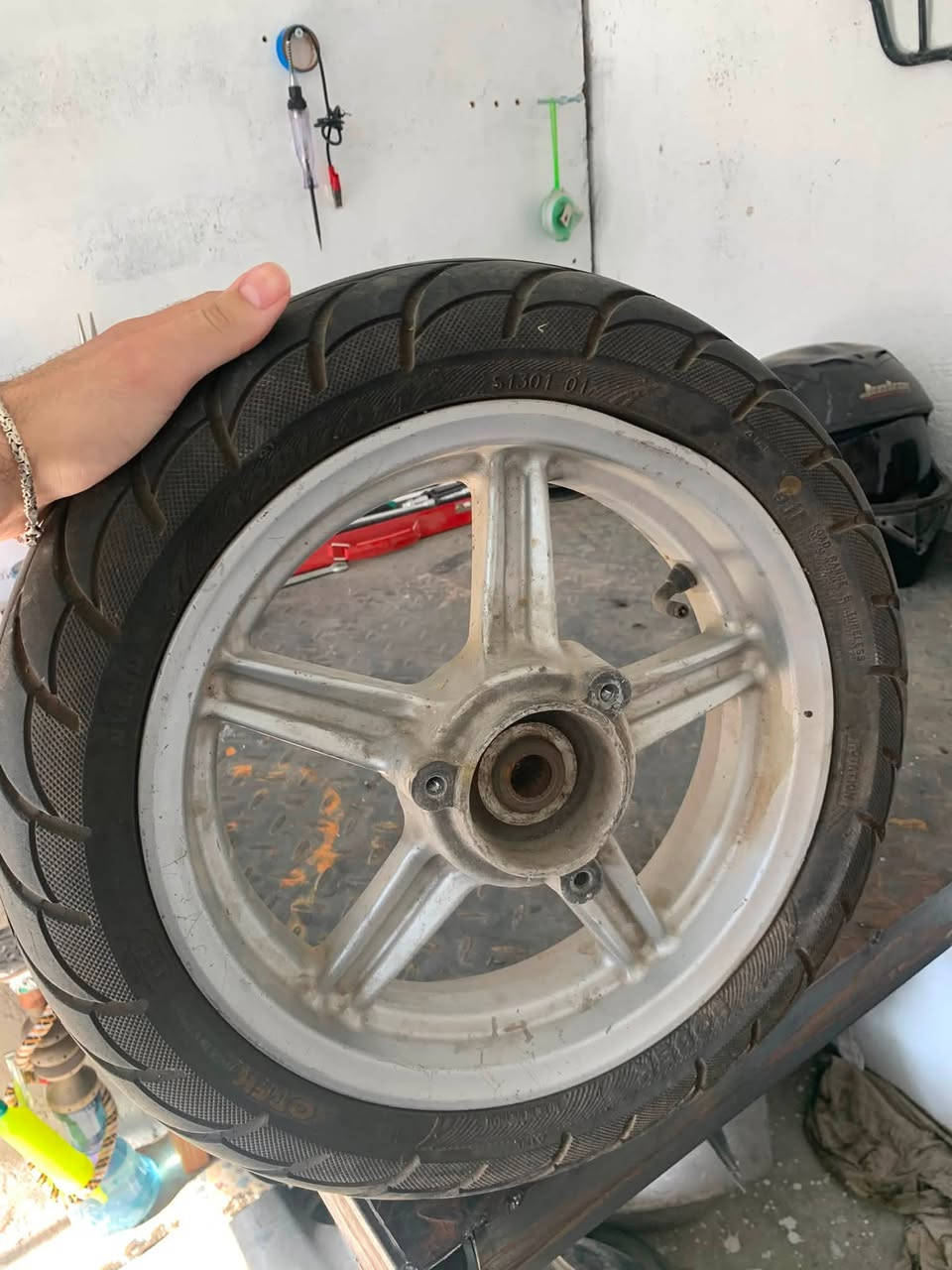 السلام عليكم
غراض للبيع شيفيدك راسلني و بلخدمة مكان المحل بغداد نهاية حي اور قرب جامع بيت مچيسر شتحتاجون بلخدمة تصليح غراض 
***********
