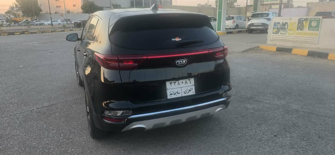 السلام عليكم سبورتج موديل ٢٠ محرك جي دي اي بيه صبغ شبر بالبنيد وقبق جنطه رقم سليمانيه السعر ١٤٥ بيه مجال مكان السياره صويره للاستفسار الاتصال على الرقم ***********

