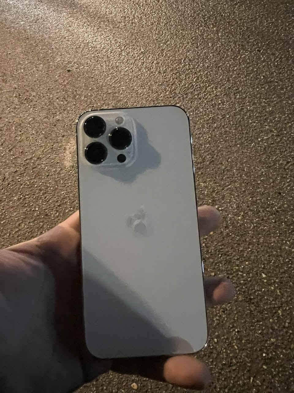 13 برو ماكس جديد جدا نضيف لون ابيض ذاكرة 256 عنوانه بغداد بطارية 90 الرقم *********** السعر 700 ألف
