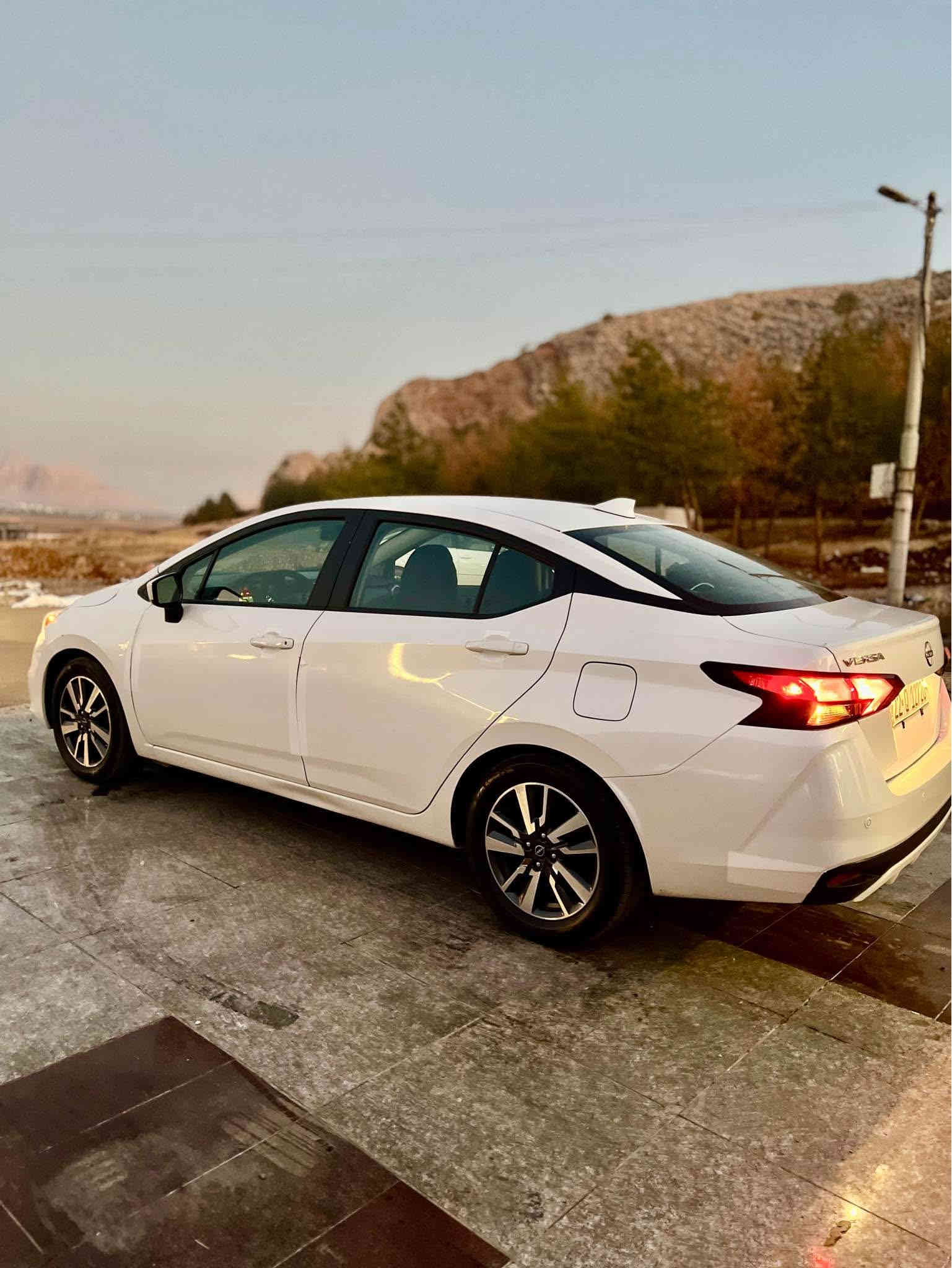 نیسان ڤێرسا ٢٠٢٣ SR
سەیارەکە بەس ماشاءاللە دەوێت وەک سفر ماوەتەوە
دەحمێکی بچوکی هەیە کمێک شانصی گرتوە بۆینتی بۆیاغە ماباقی هەموو لاشەی بەشەرت .
تایەکانی لۆکن تازە بەستراوە
سەیارەکە توندو تۆڵە
بەنزین زۆر کەم دەخوات
شاشە تەچە
گێچ ئۆتۆ
بەصمە
ڕادارو کامیرا
سەیارەکە سەیارەی ماڵەوەیە زۆر پاکوو بێ کێشەیە
نرخ 130 $
ژمارە ***********
شوێن :ڕانیە رانية
